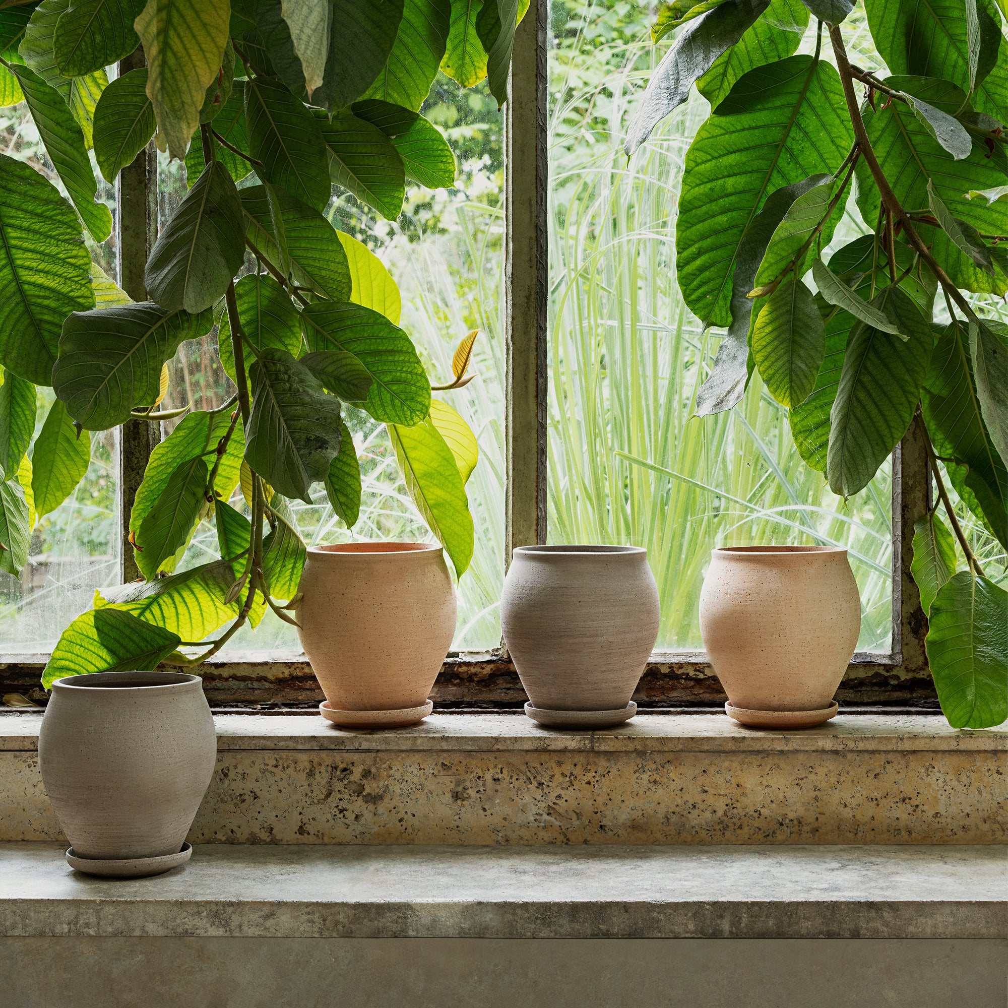 Jardinière haute et soucoupe Goodee Potter-Delphi - Couleur : Raw Rosa, Raw Grey