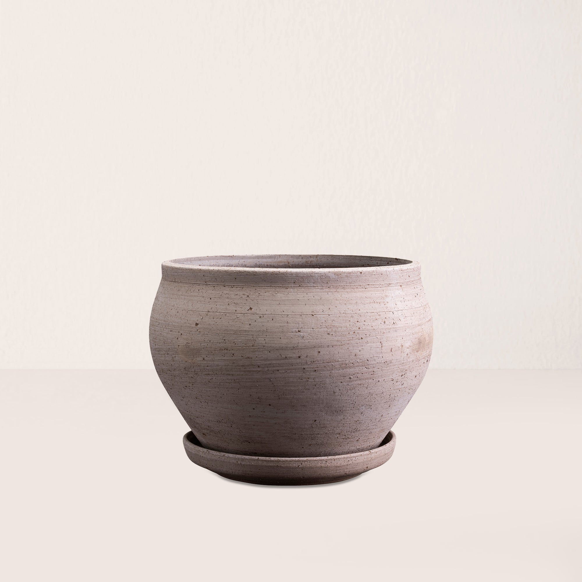 Goodee-Bergs Potter-Delphi Ø24 Low Planter & Saucer - Color - Raw Grey