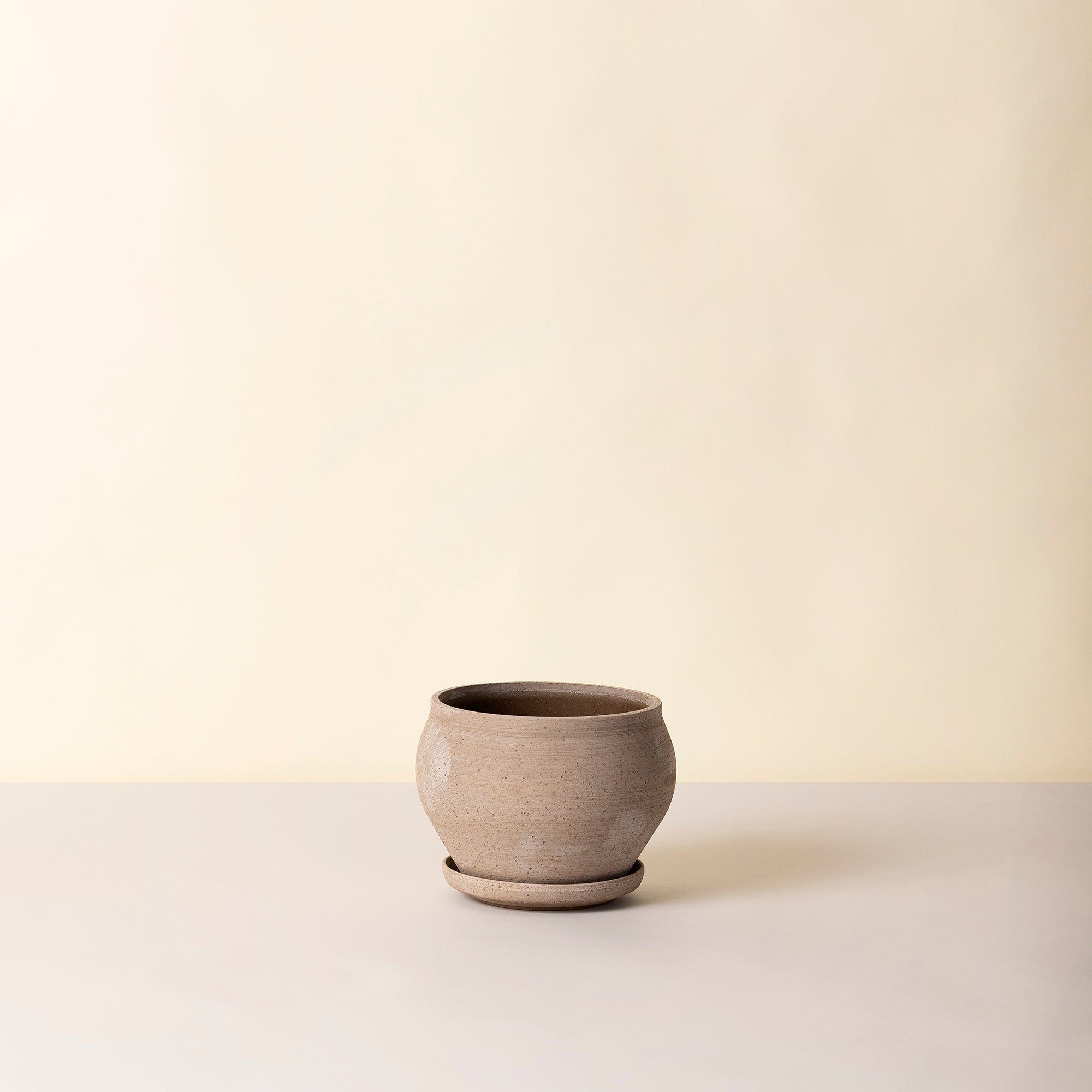 Goodee-Bergs Potter-Delphi Ø24 Low Planter & Saucer - Color - Raw Grey