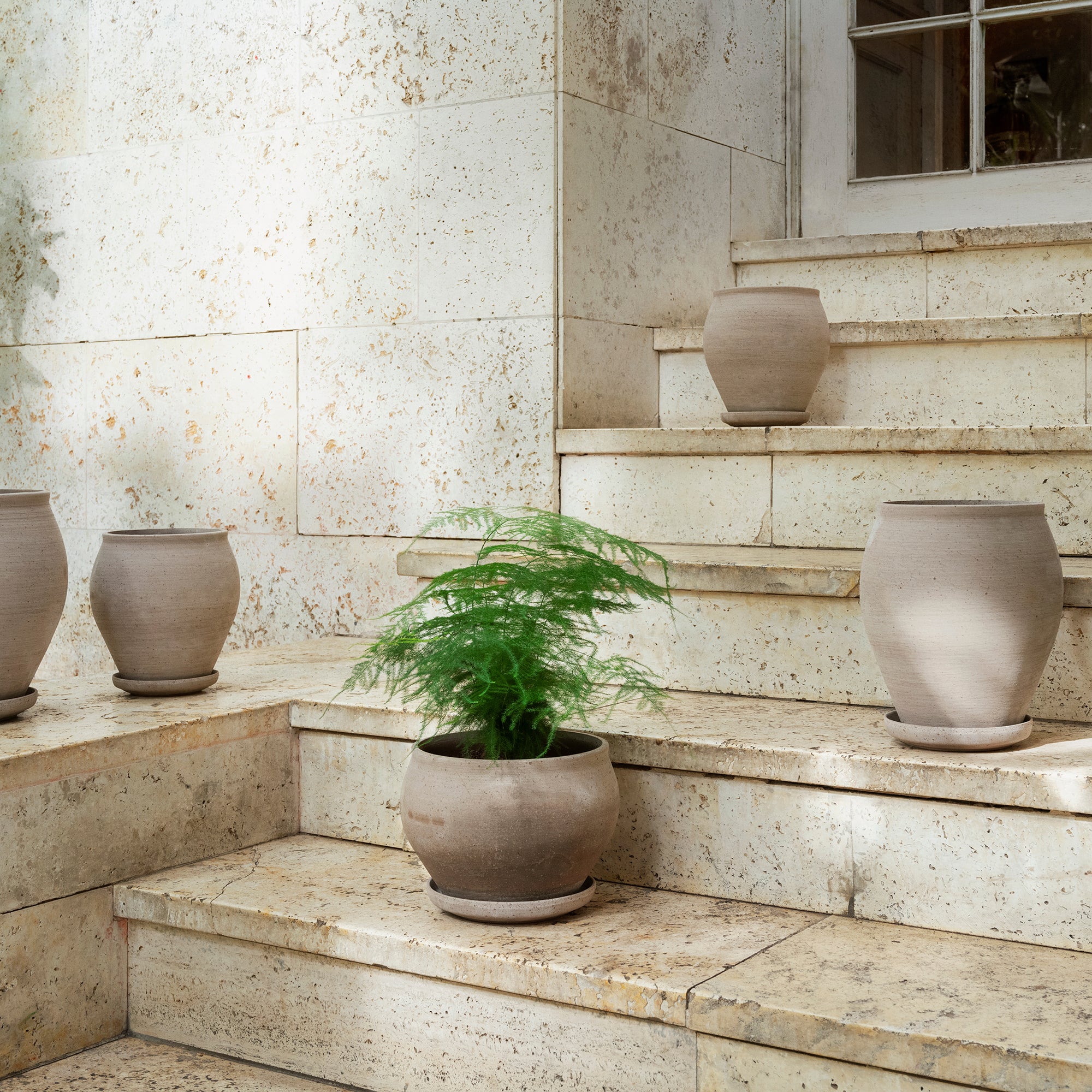 Goodee-Bergs Potter-Delphi Planter & Saucer - Color - Raw Grey