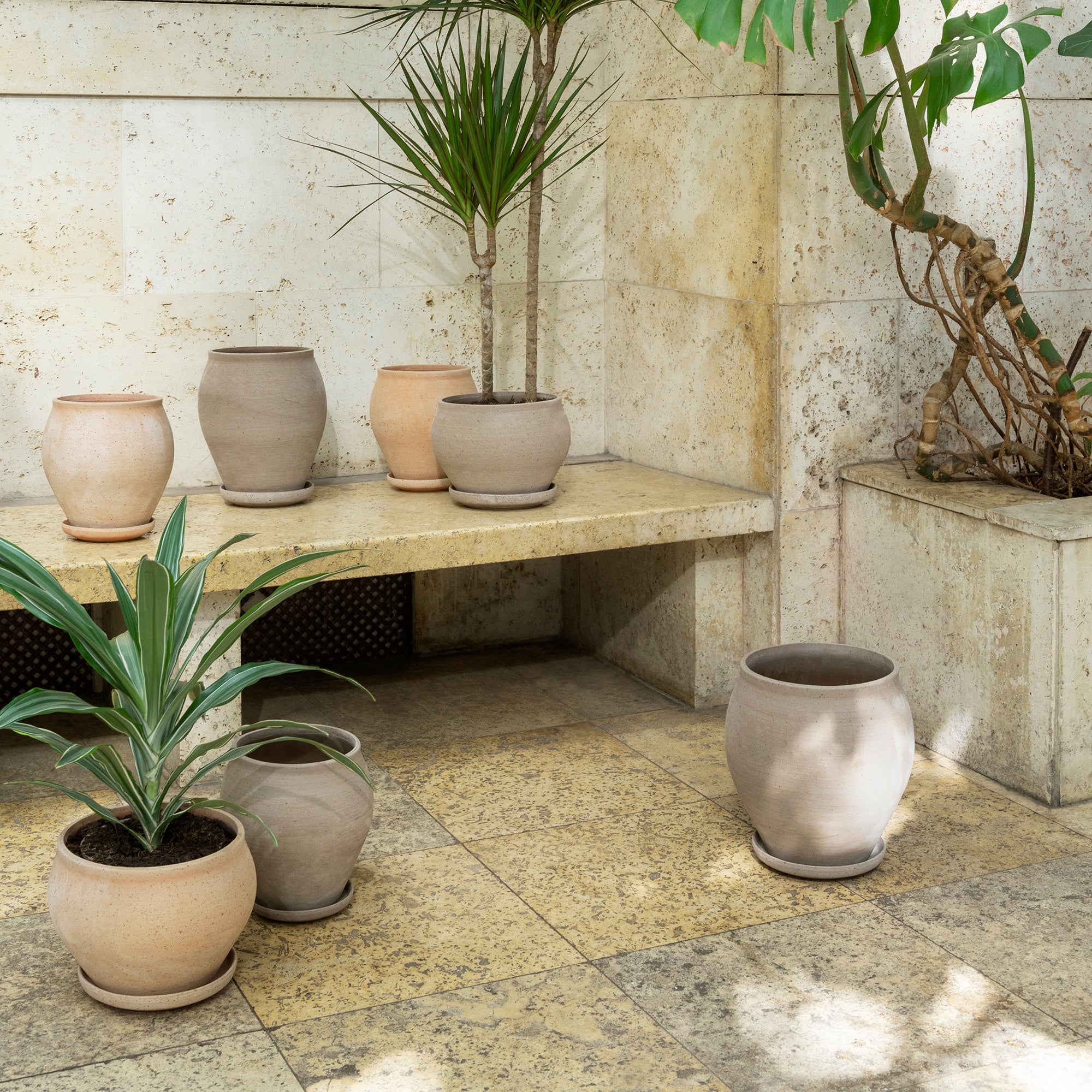 Goodee-Bergs Potter-Delphi Planter & Saucer - Color - Raw Grey Raw Rosa