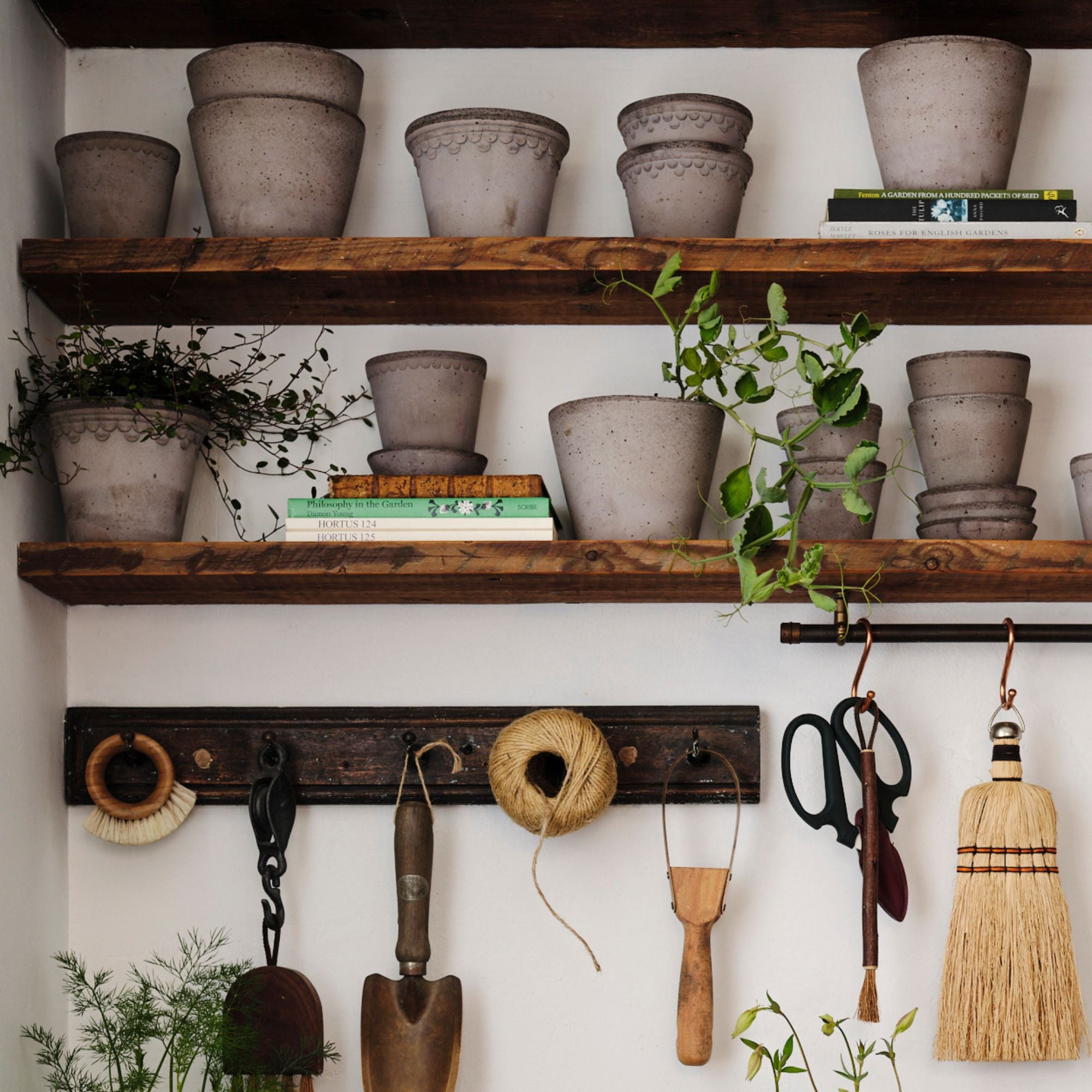 Goodee-Bergs Potter-Julie Ø21 Planter & Saucer - Color - Raw Grey