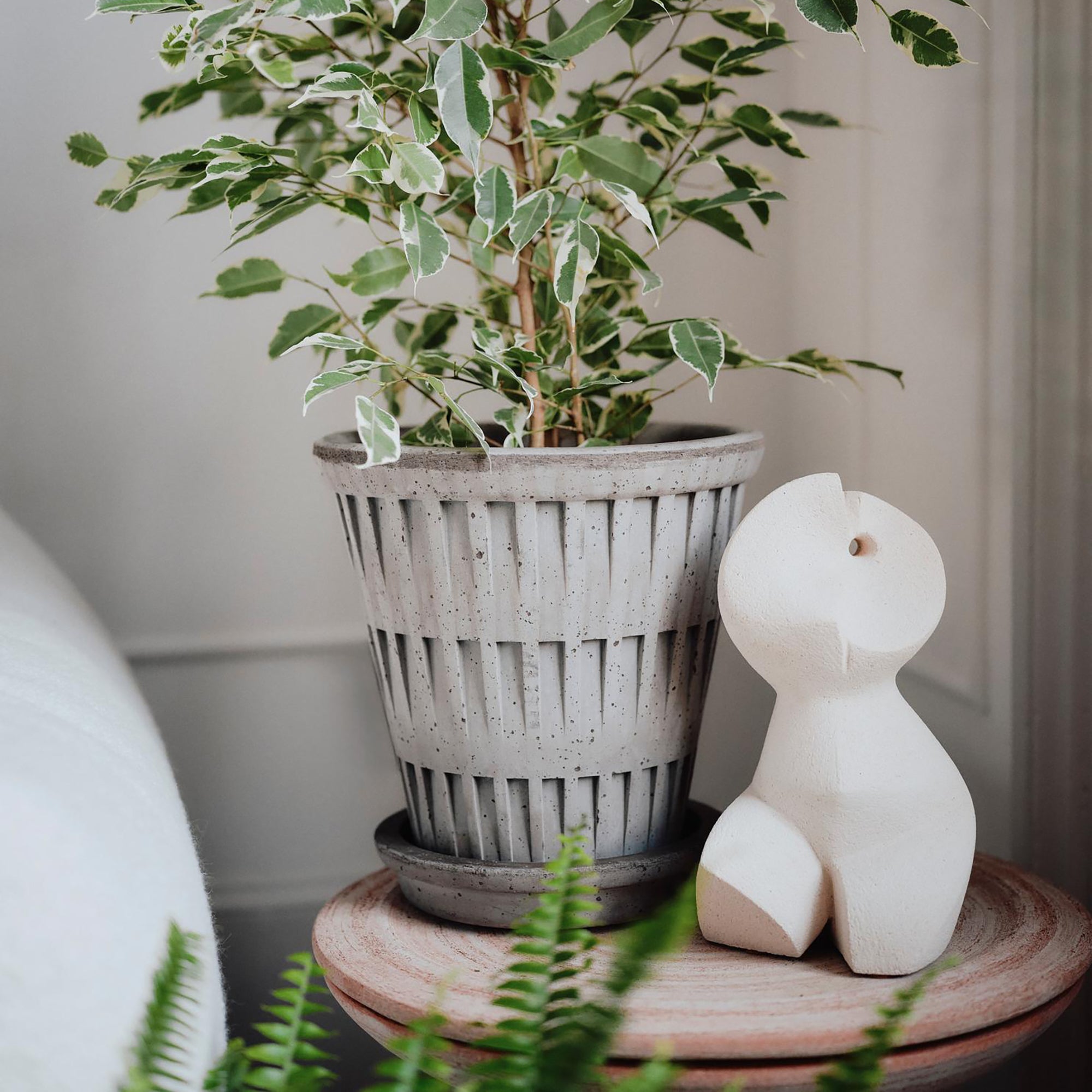 Goodee-Bergs Potter-Pantheon Ø14 Planter & Saucer - Color - Raw Grey