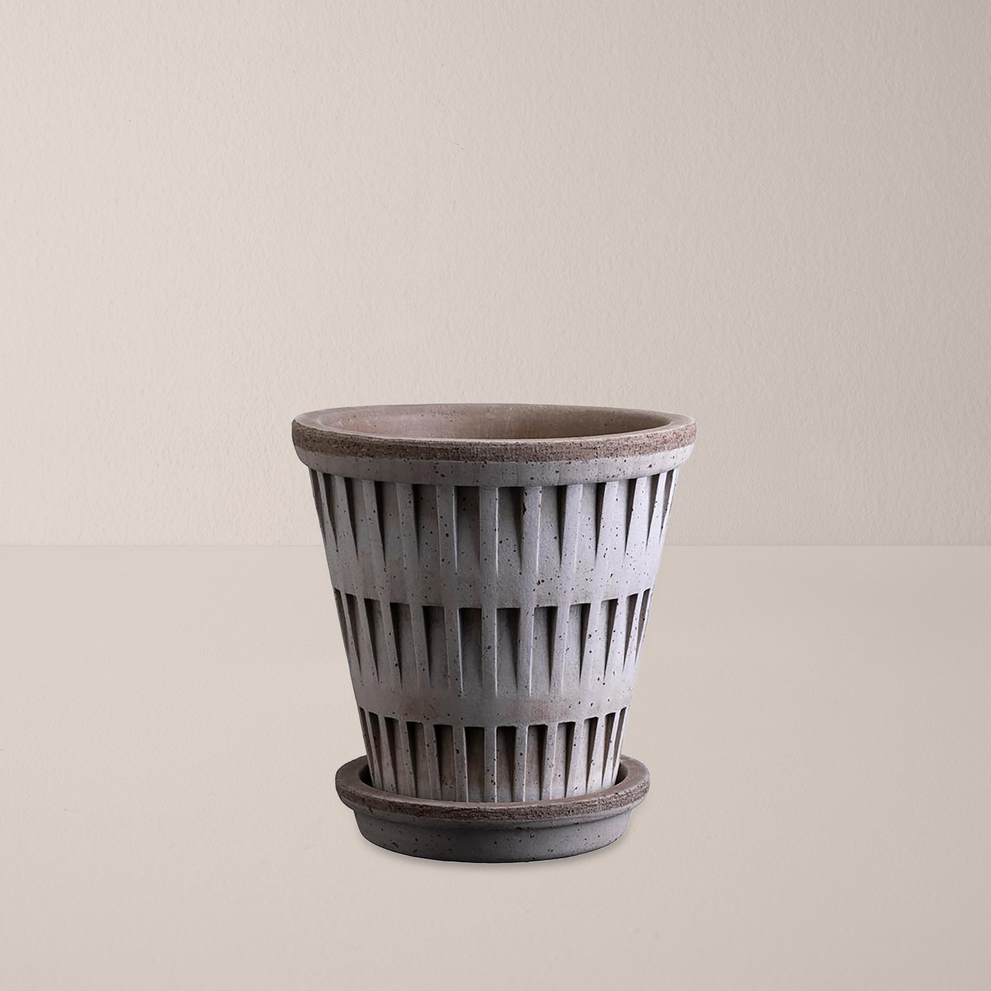 Goodee-Bergs Potter-Pantheon Ø14 Planter & Saucer - Color - Raw Grey