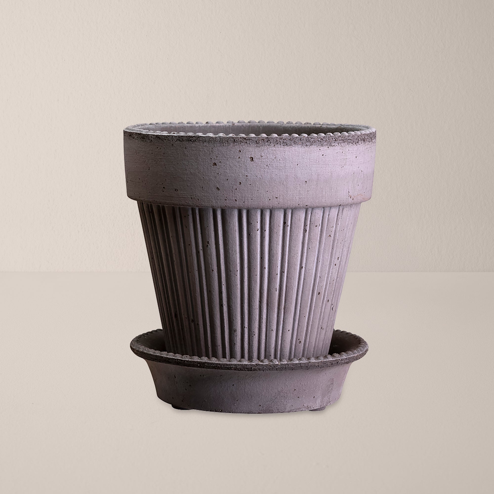 Goodee-Bergs Potter-Simona Ø18 Planter & Saucer Gift Set - Color - Raw Grey