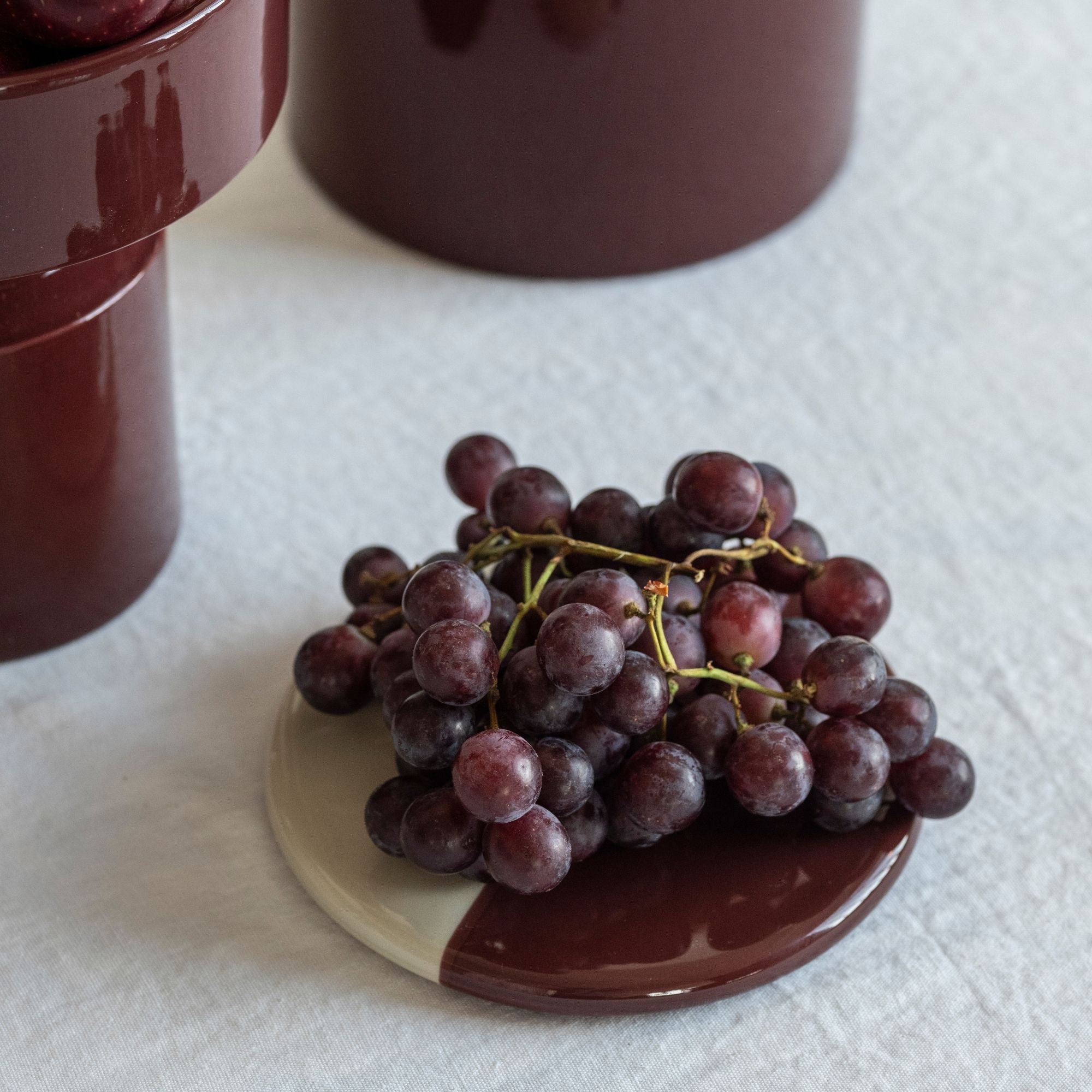 Goodee-Bergs Potter-Nuna Round Stoneware Small - Color - Burgundy Glazed