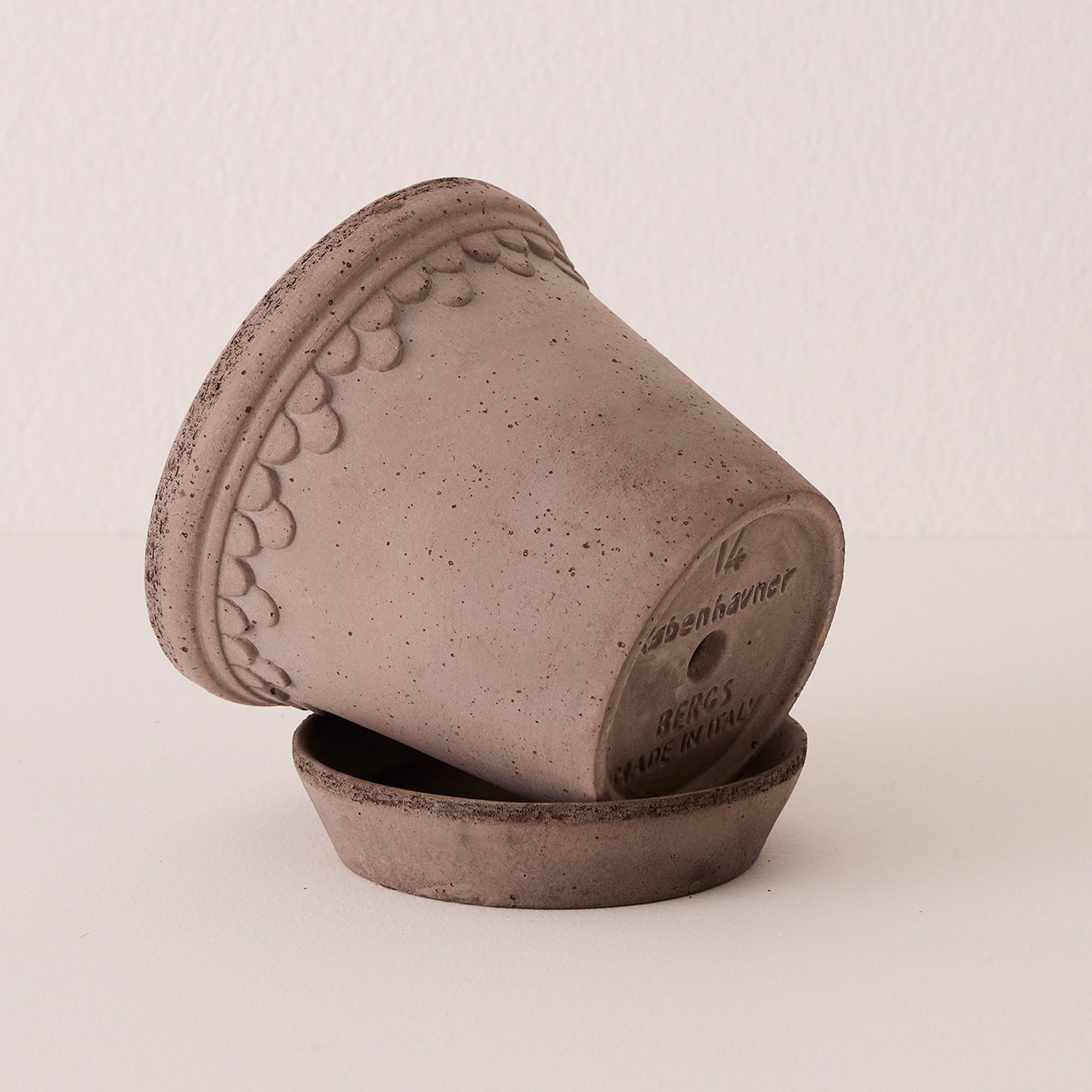 Goodee-Bergs Potter-Copenhagen Ø14 Planter & Saucer - Color - Raw Grey