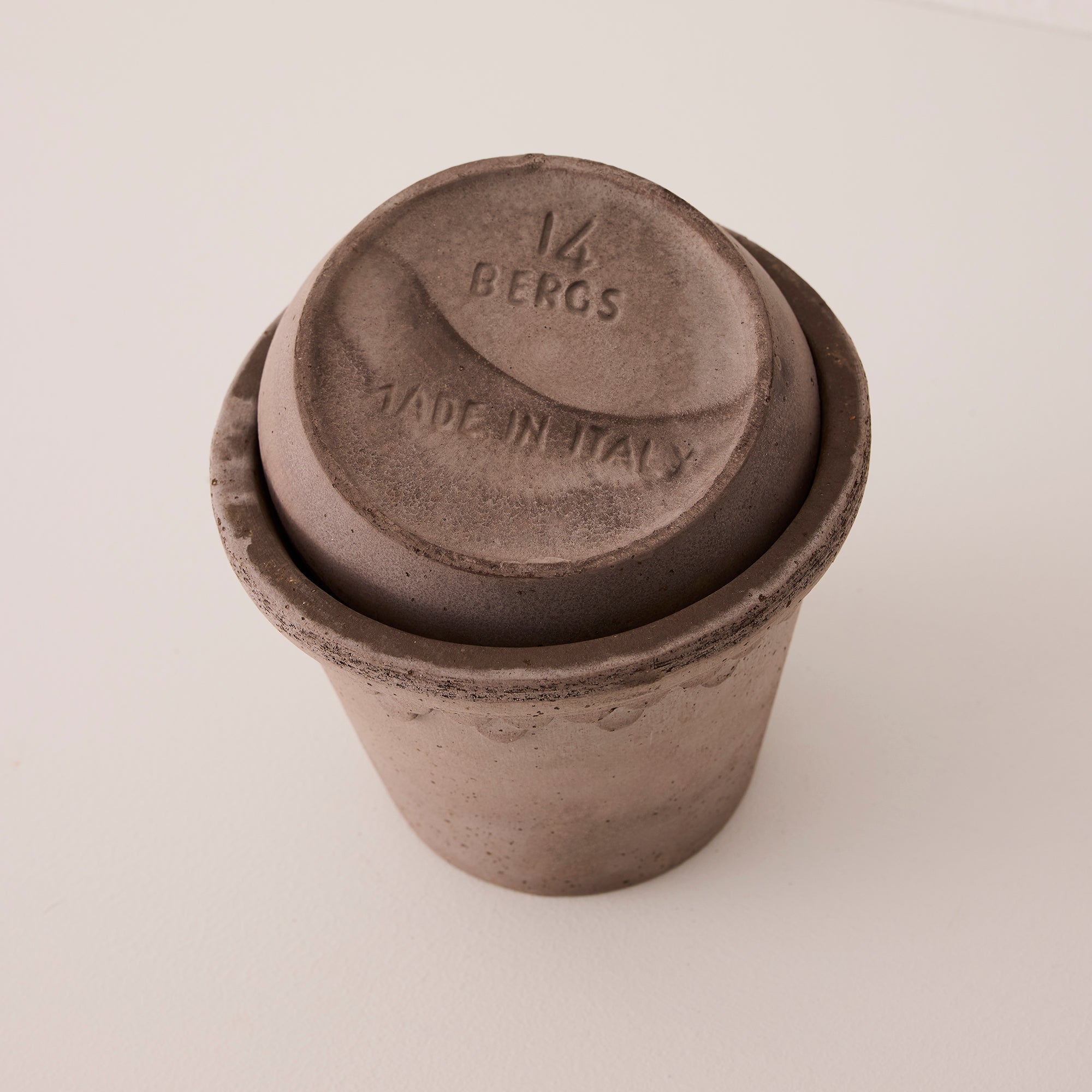 Goodee-Bergs Potter-Copenhagen Ø14 Planter & Saucer - Color - Raw Grey