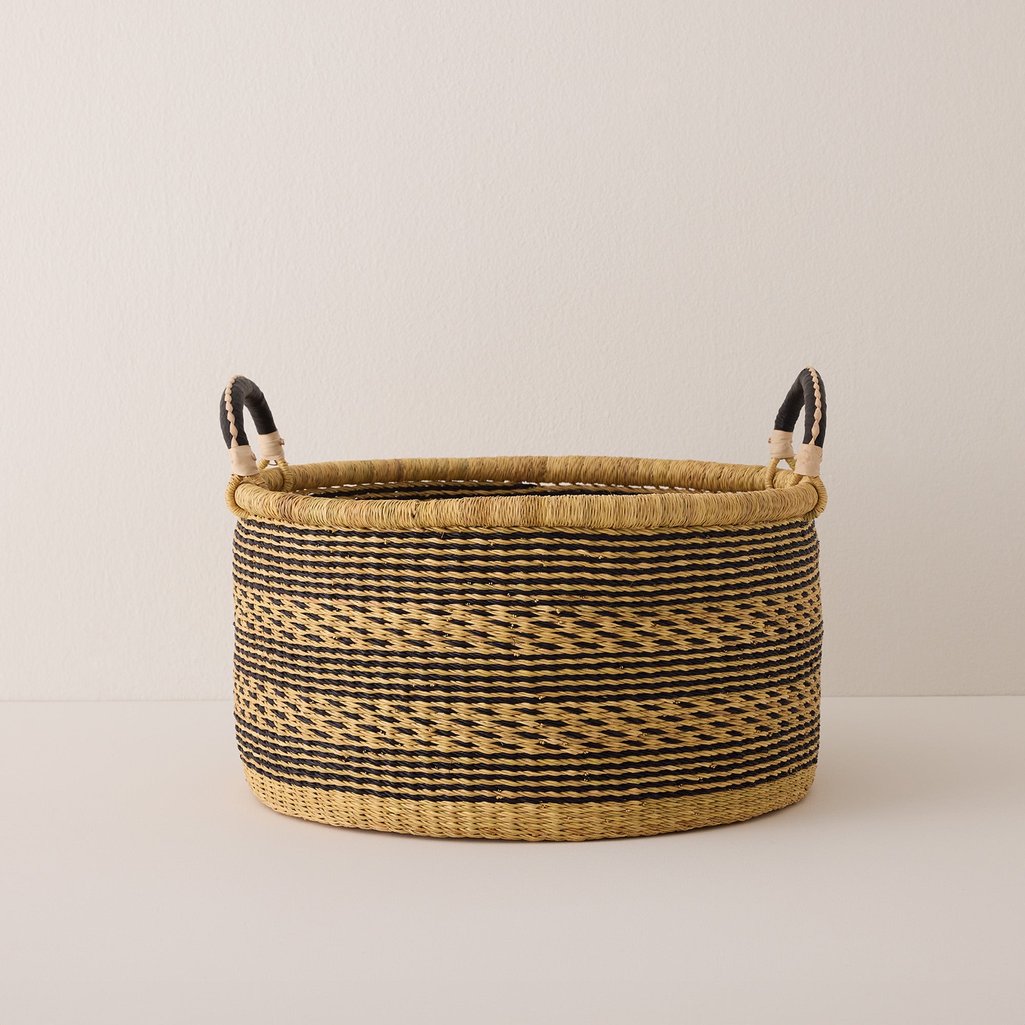 Goodee-Baba Tree-Medium Woven Short Basket - Color - Black & Natural
