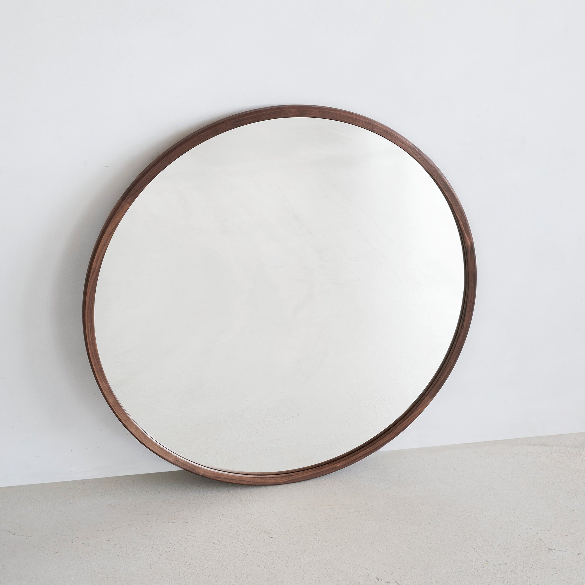 Goodee-Fredericia-Silhouette Round Mirror - Color - Walnut Oiled