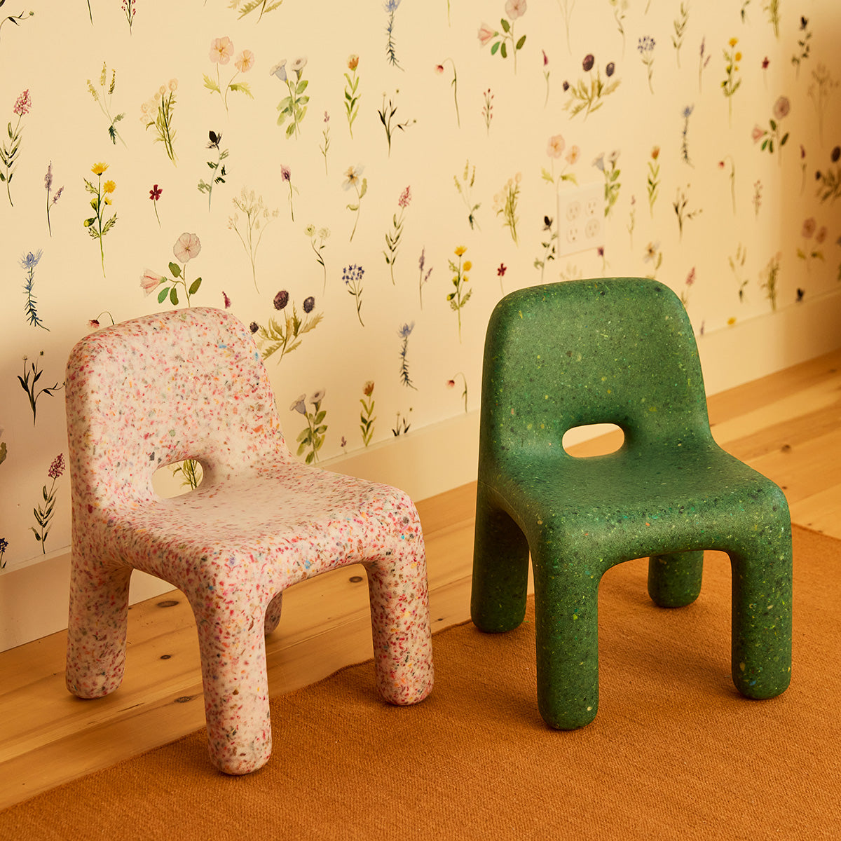 Goodee-Ecobirdy-Charlie Chair - Color - Strawberry