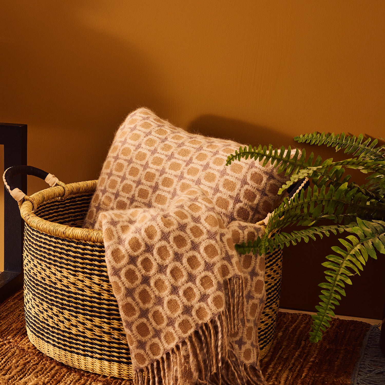 Goodee-Baba Tree-Medium Woven Short Basket - Color - Black & Natural