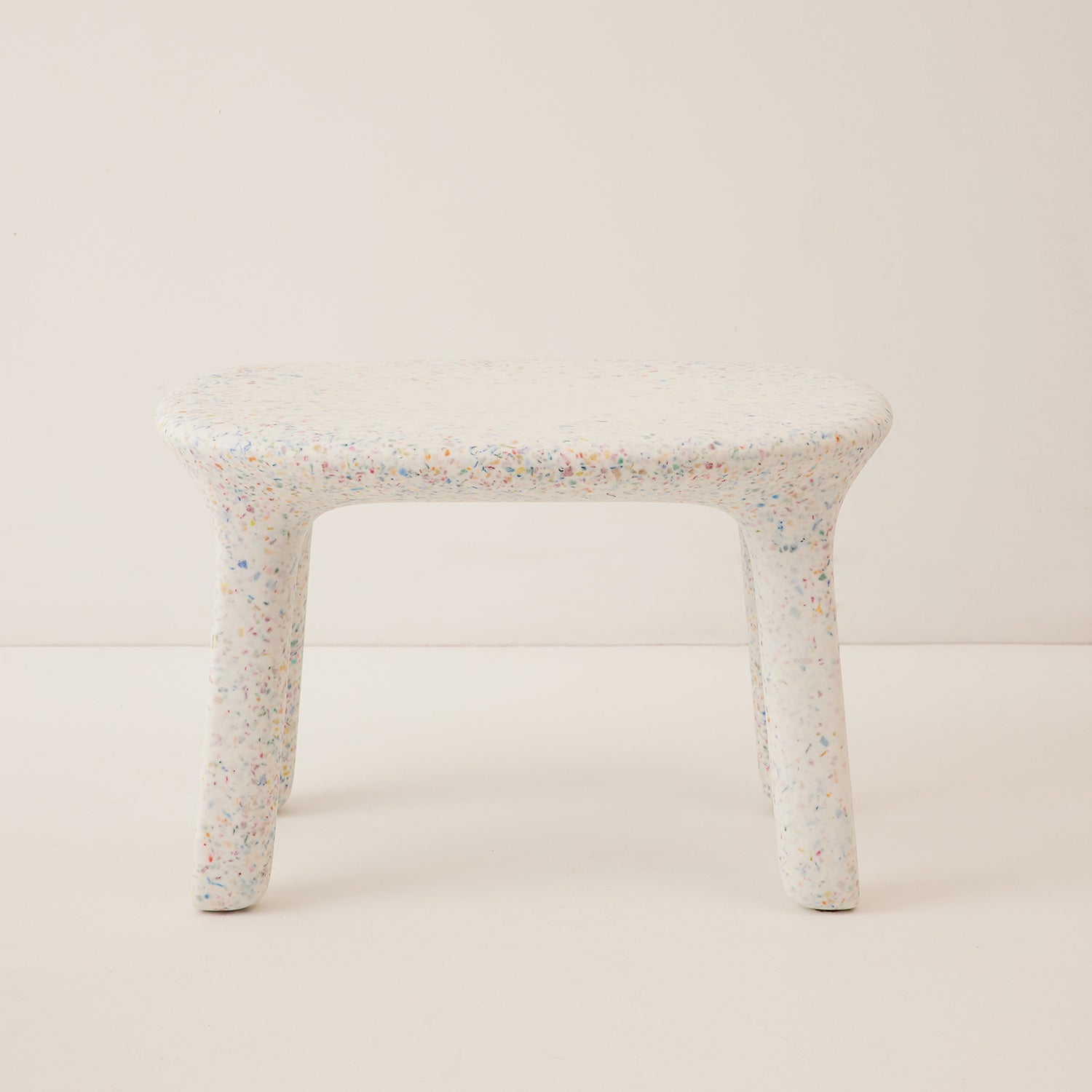 Goodee-Ecobirdy-Luisa Table - Color - Party