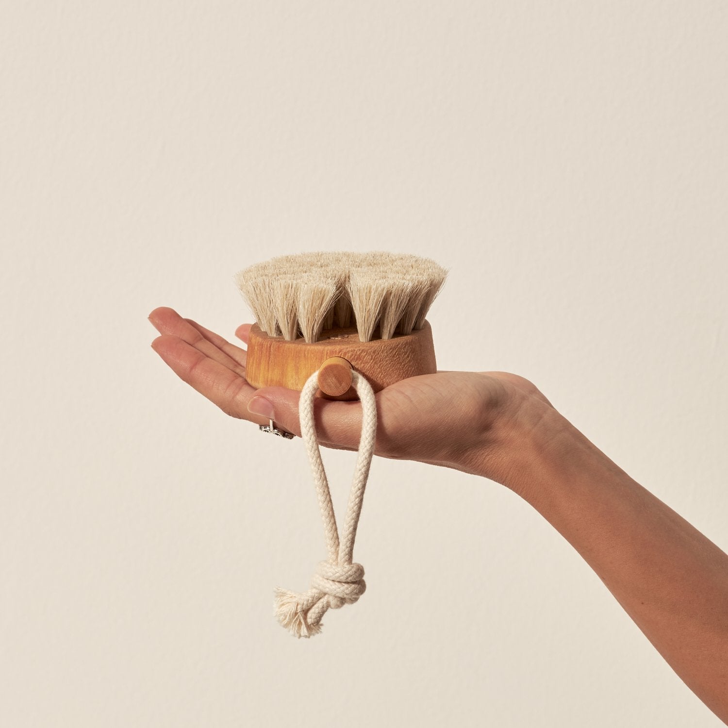 Goodee-Iris Hantverk-Puck Bath Brush
