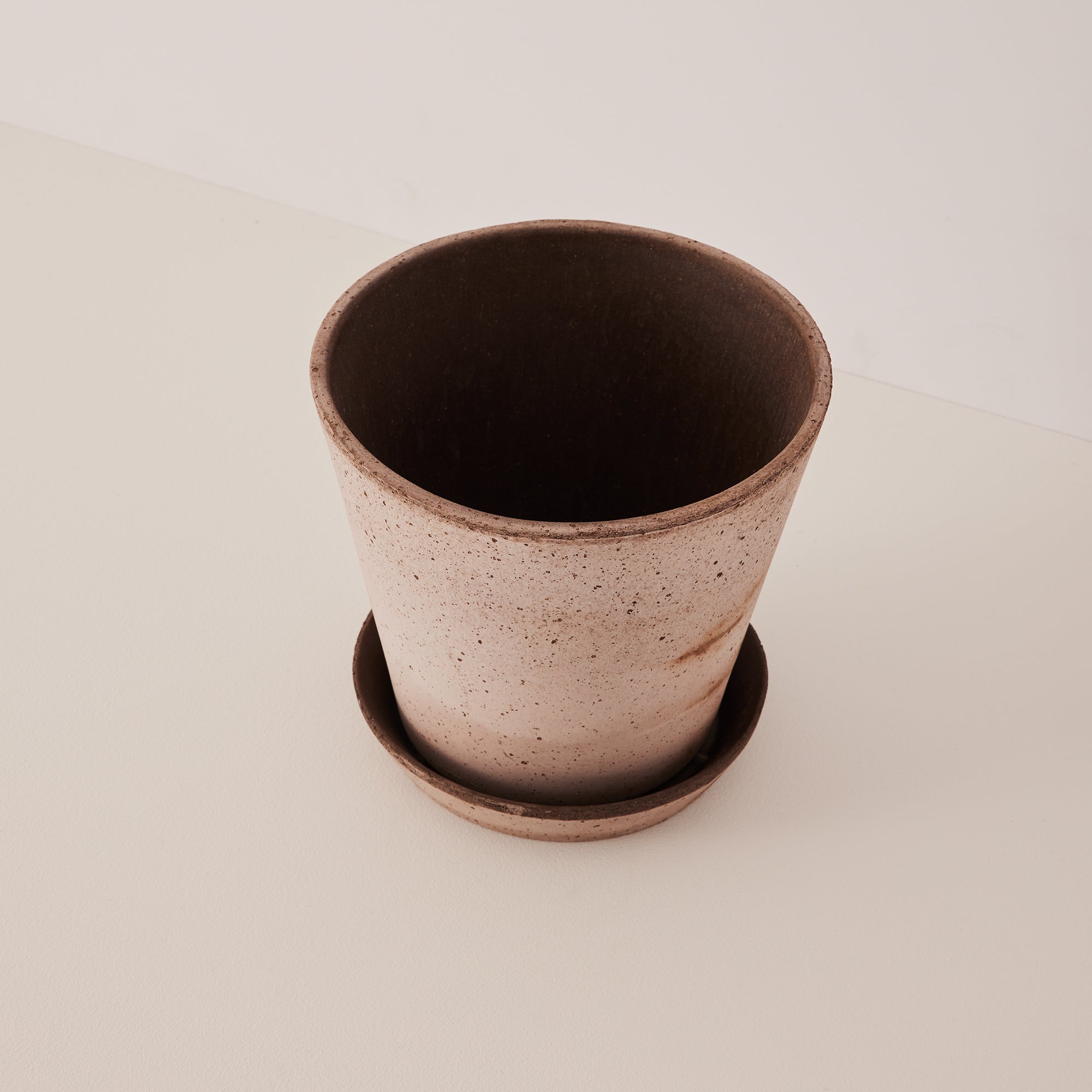 Goodee-Bergs Potter-Julie Ø21 Planter & Saucer - Color - Raw Grey