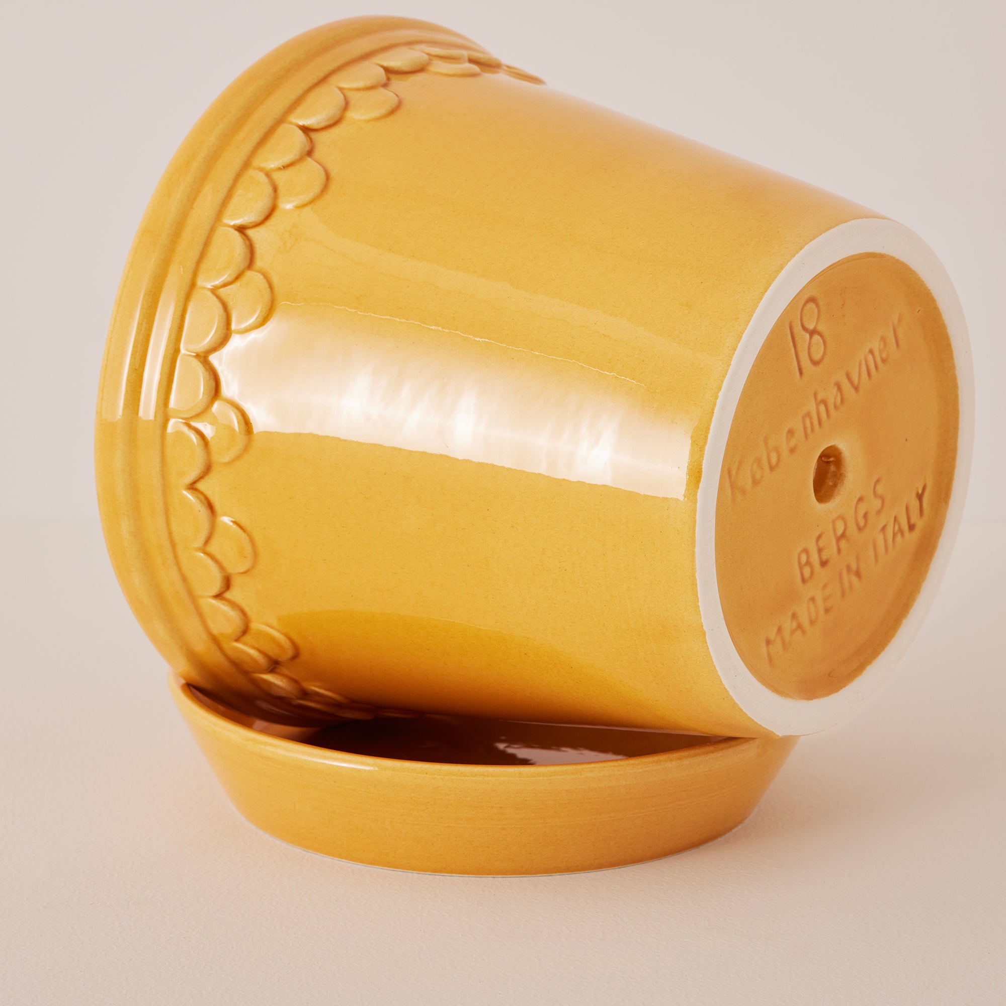 Goodee-Bergs Potter-Copenhagen Ø18 Planter & Saucer - Color - Yellow Glazed