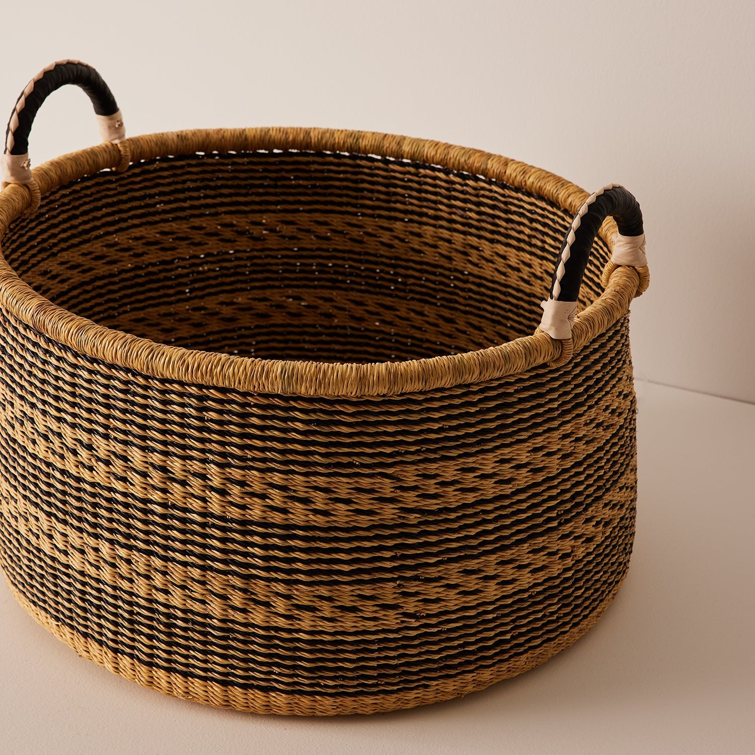 Goodee-Baba Tree-Large Woven Short Basket - Color - Black & Natural