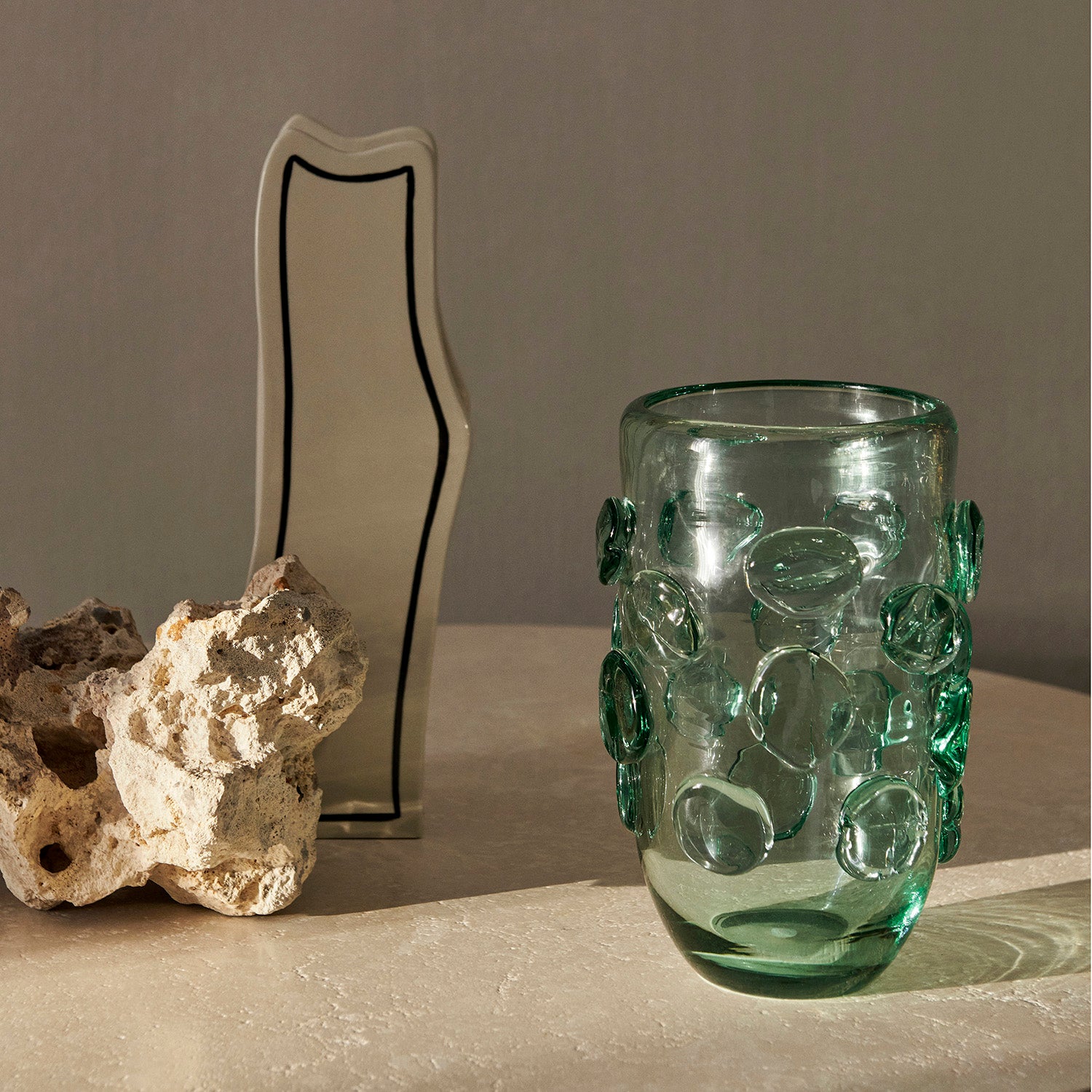 <br>L'élégance polyvalente des vases en verre ferm LIVING<br>