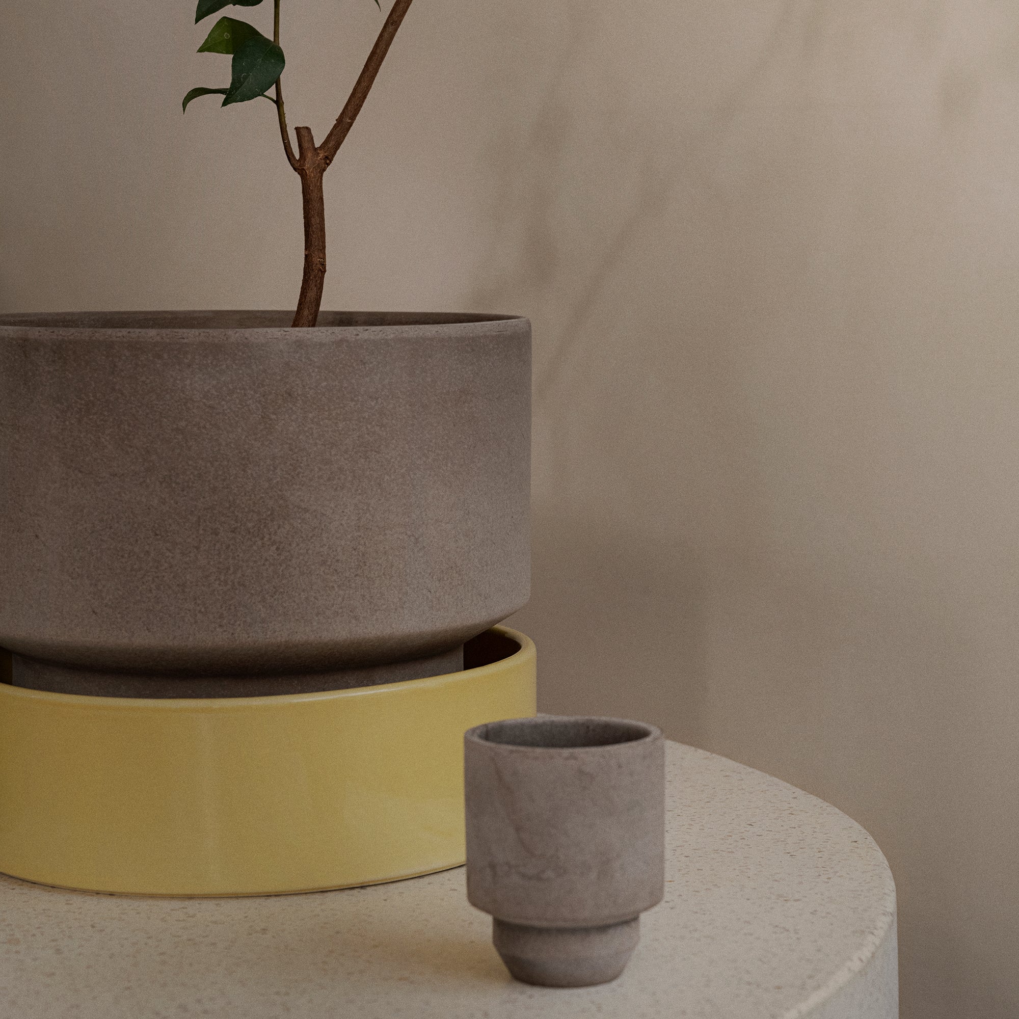 Goodee-Bergs Potter-Hoff Ø8 Planter & Saucer - Set of 2 - Color - RRaw Grey/Emerald Glaze