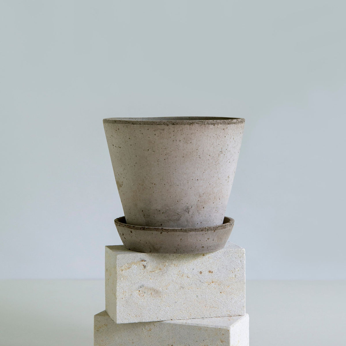 Goodee-Bergs Potter-Julie Ø21 Planter & Saucer - Color - Raw Grey