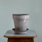 Goodee-Bergs Potter-Simona Ø18 Planter & Saucer Gift Set - Color - Raw Grey