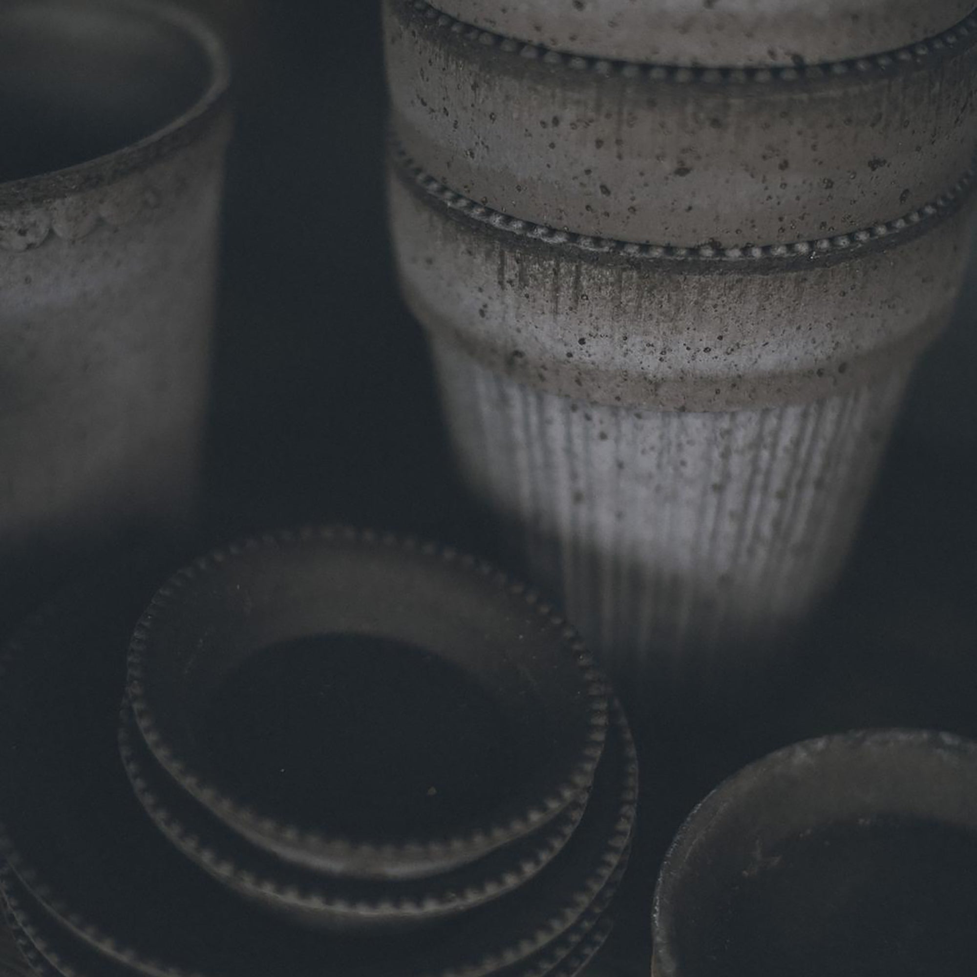 Goodee-Bergs Potter-Simona Ø18 Planter & Saucer Gift Set - Color - Raw Grey