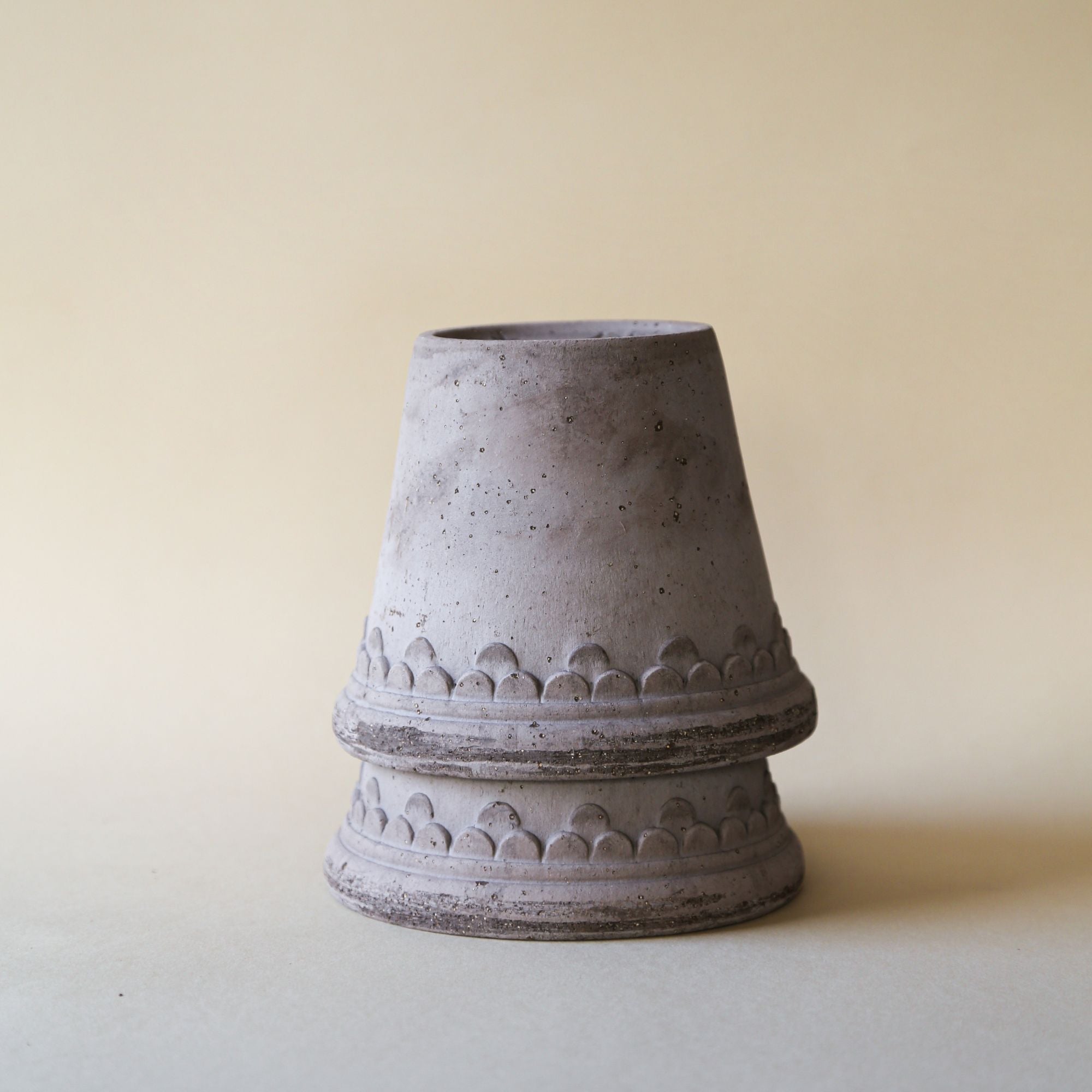 Goodee-Bergs Potter-Copenhagen Ø18 Planter & Saucer - Color - Raw Grey