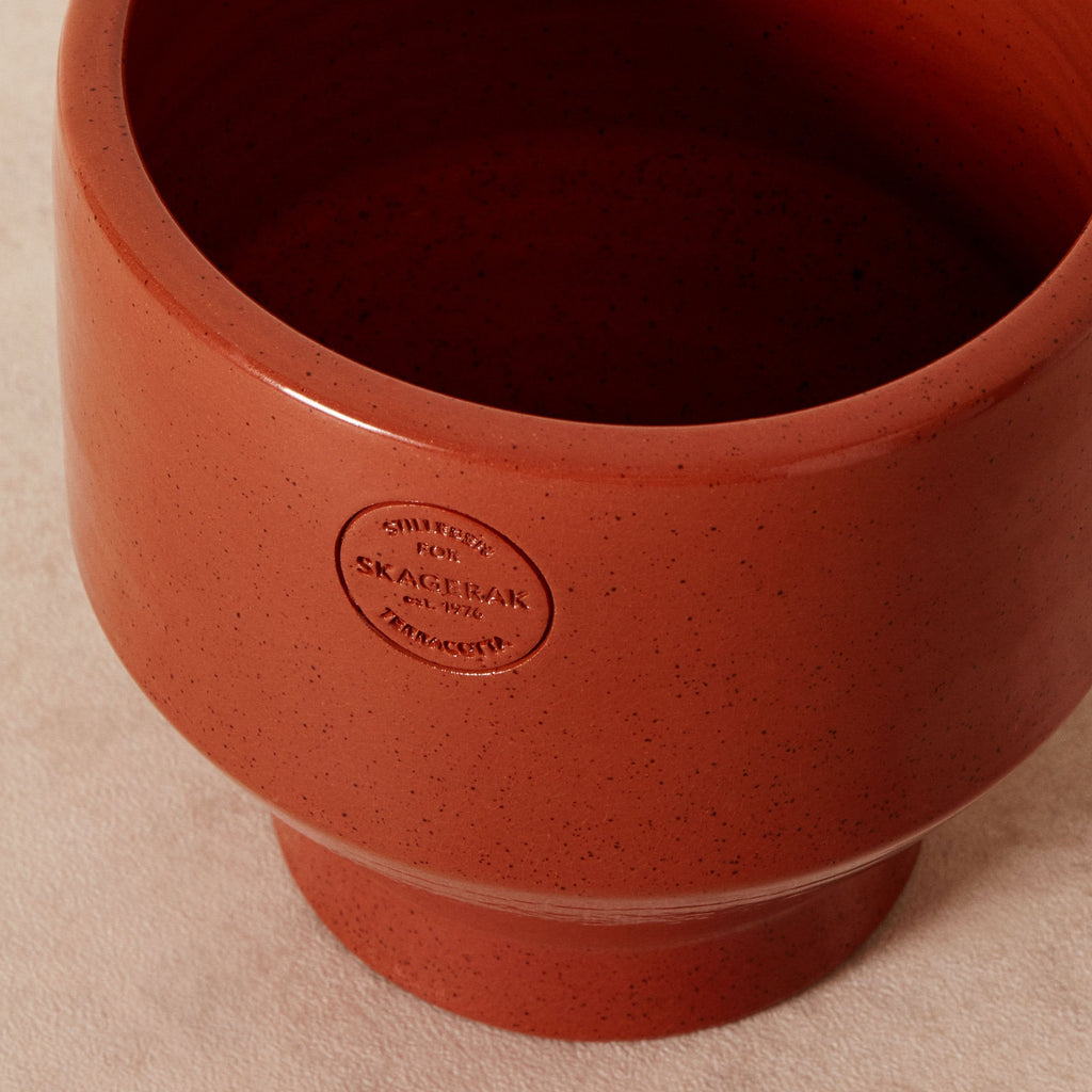 Goodee-Skagerak by Fritz Hansen-Edge Pot 18 - Color - Terracotta