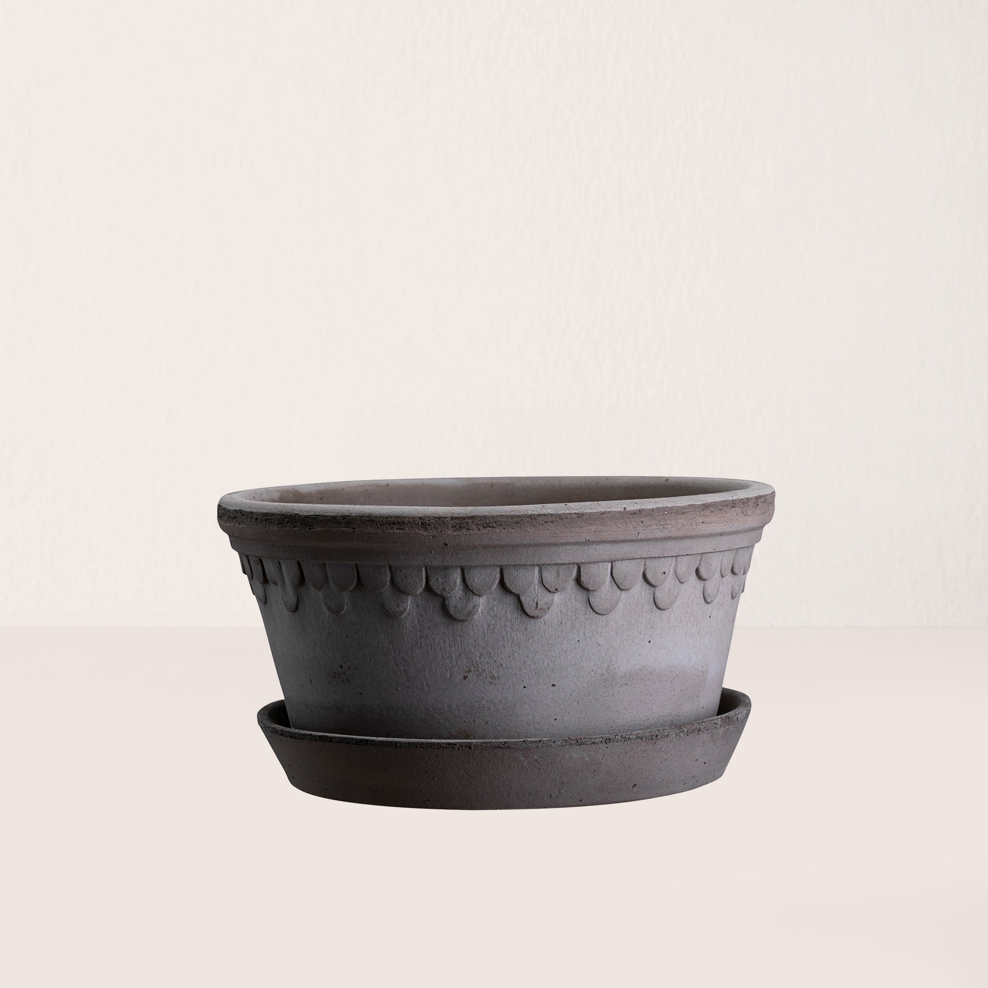 Goodee-Bergs Potter-Copenhagen Ø21 Low Planter & Saucer - Color - Raw Grey