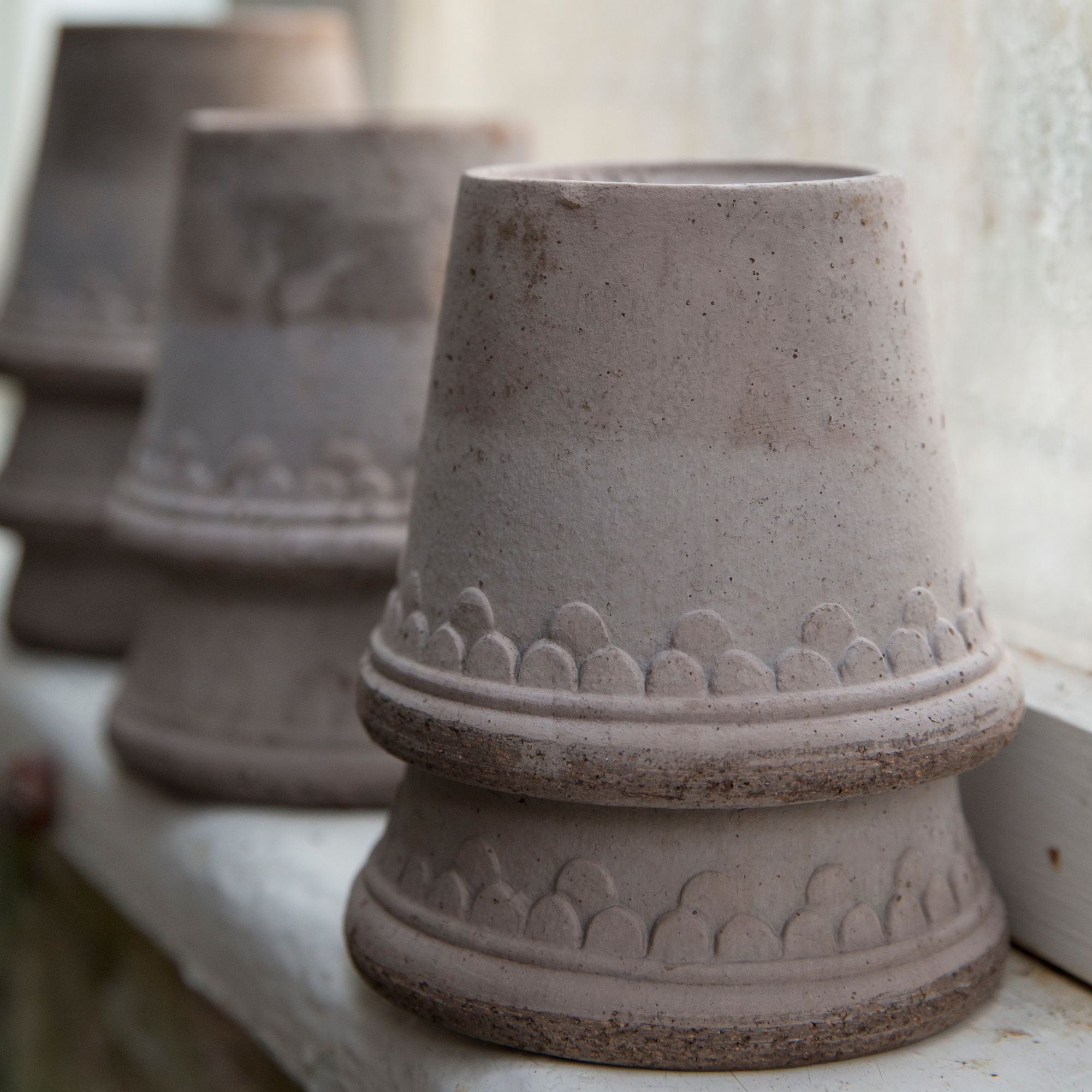 Goodee-Bergs Potter-Copenhagen Ø30 Planter & Saucer - Color - Raw Grey