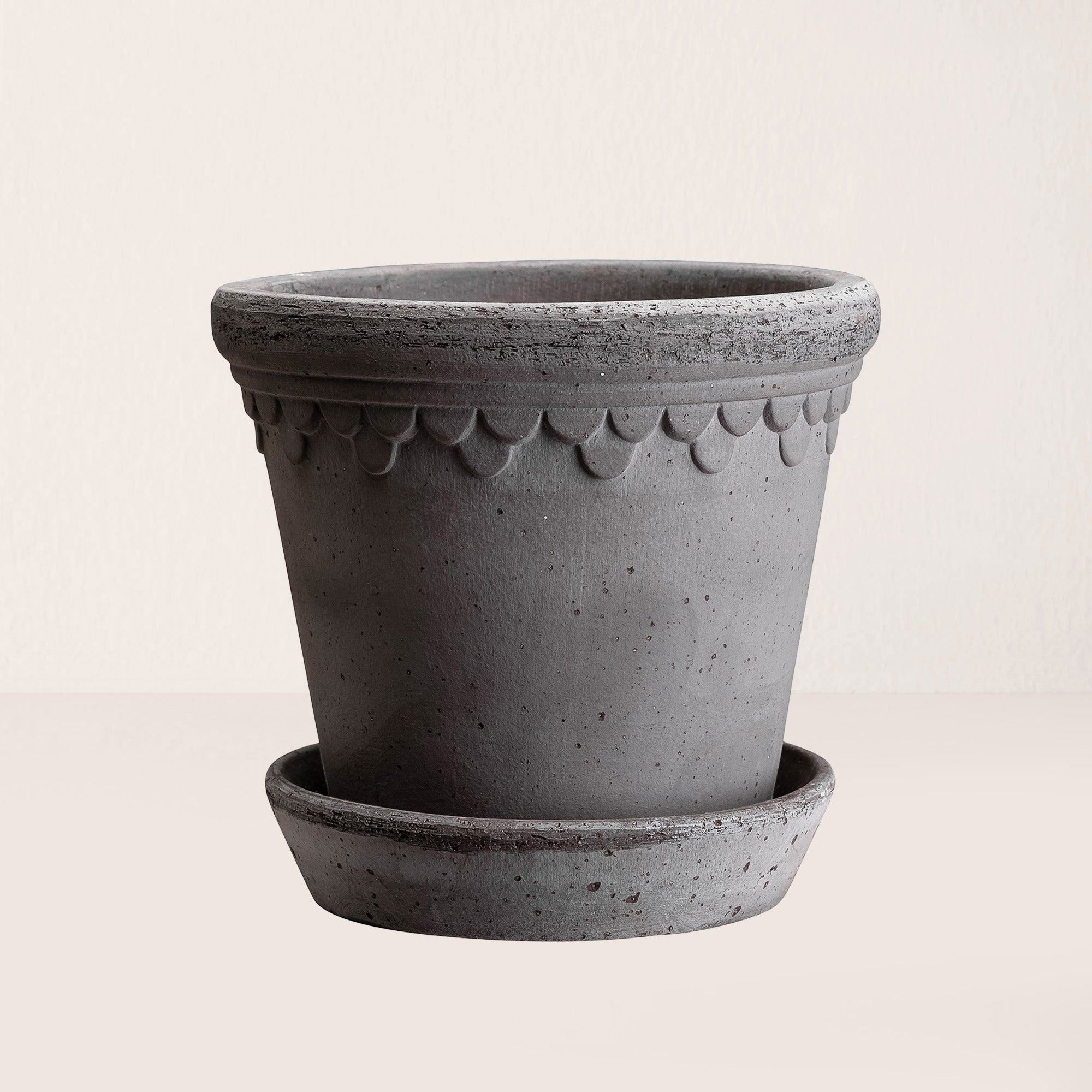 Goodee-Bergs Potter-Copenhagen Ø30 Planter & Saucer - Color - Raw Grey