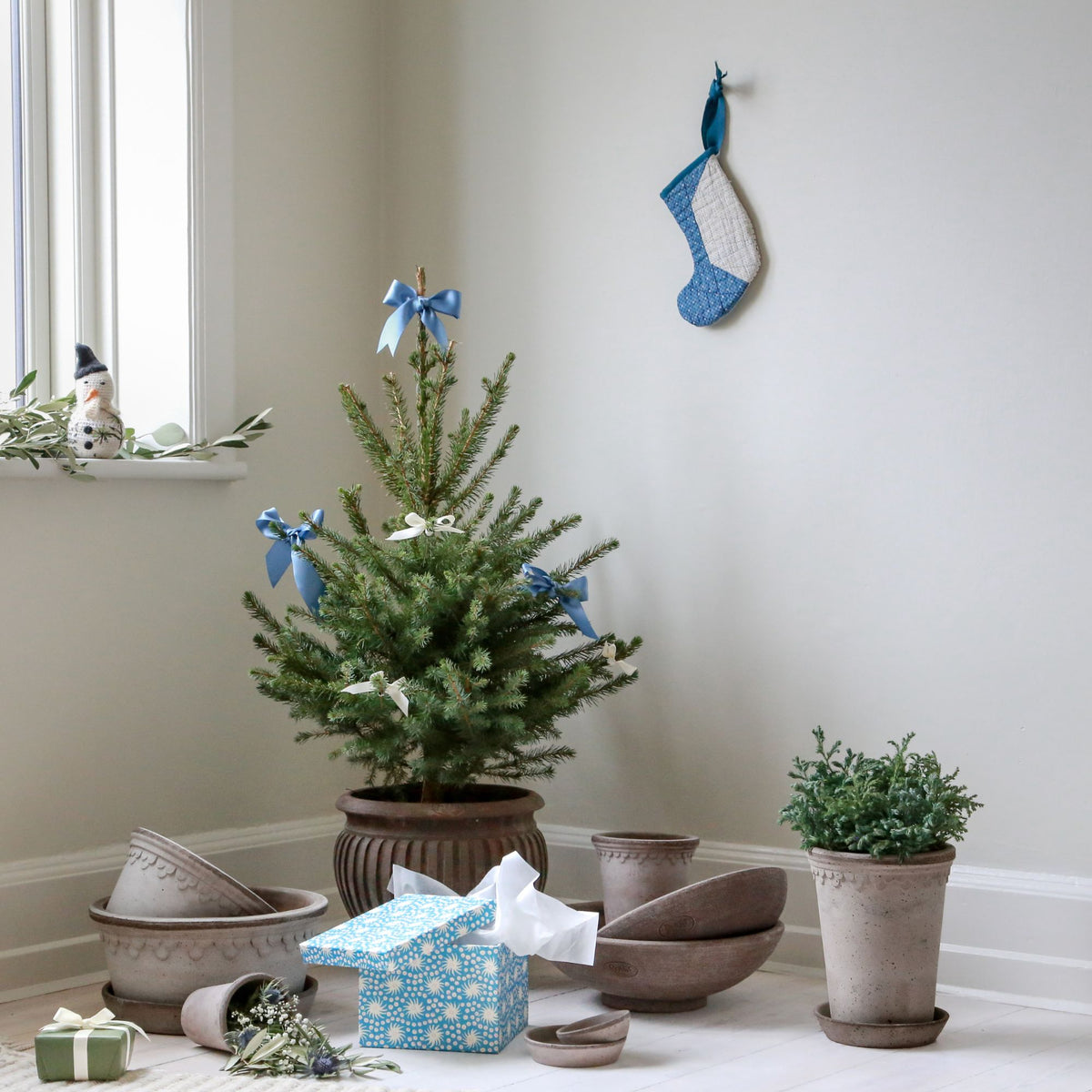 Goodee-Bergs Potter-Copenhagen Ø18 Tall Planter & Saucer - Color - Raw Grey