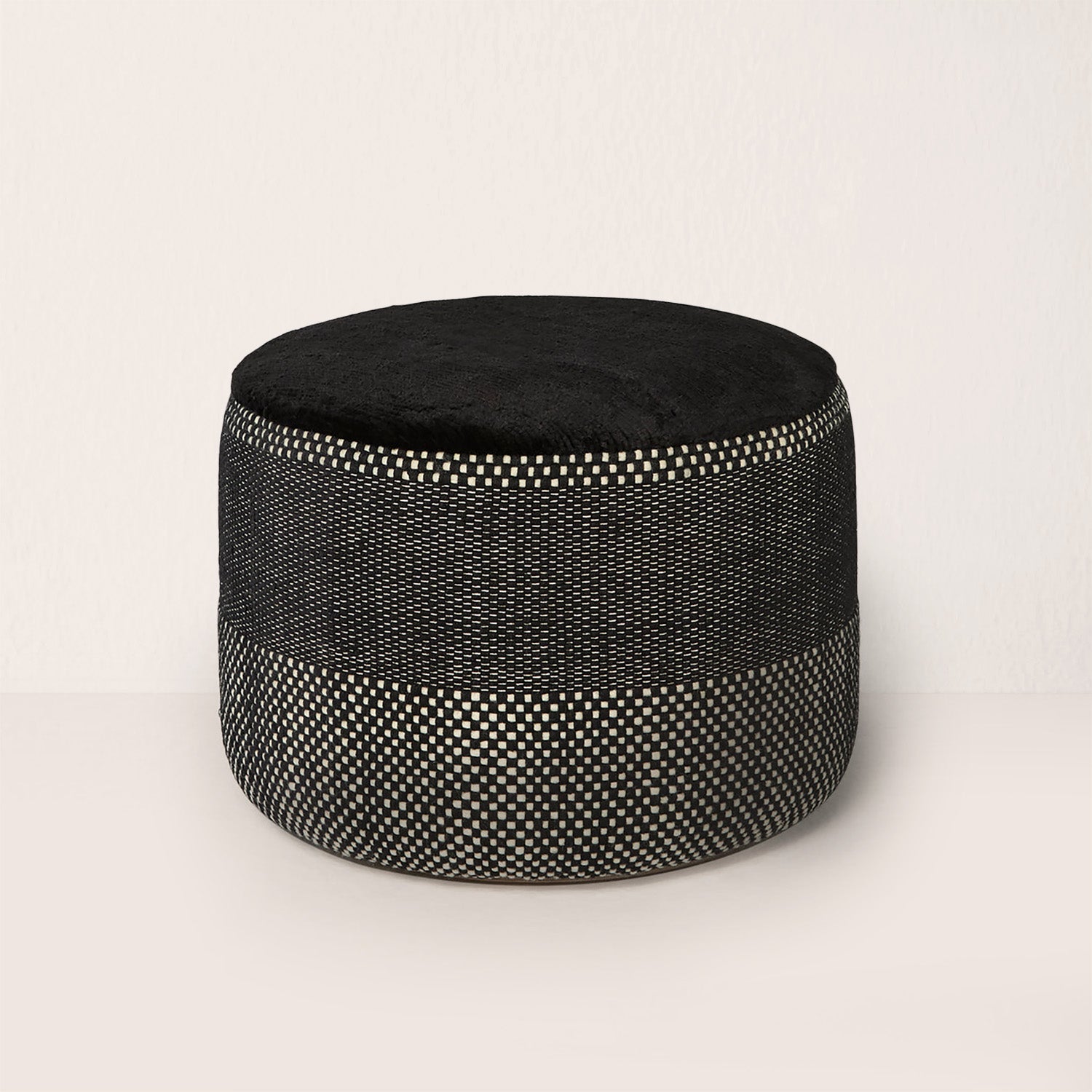 Goodee-nanimarquina-tres-persian-pouf-medium-black-03POUFTREPERNEGM
Color: Black