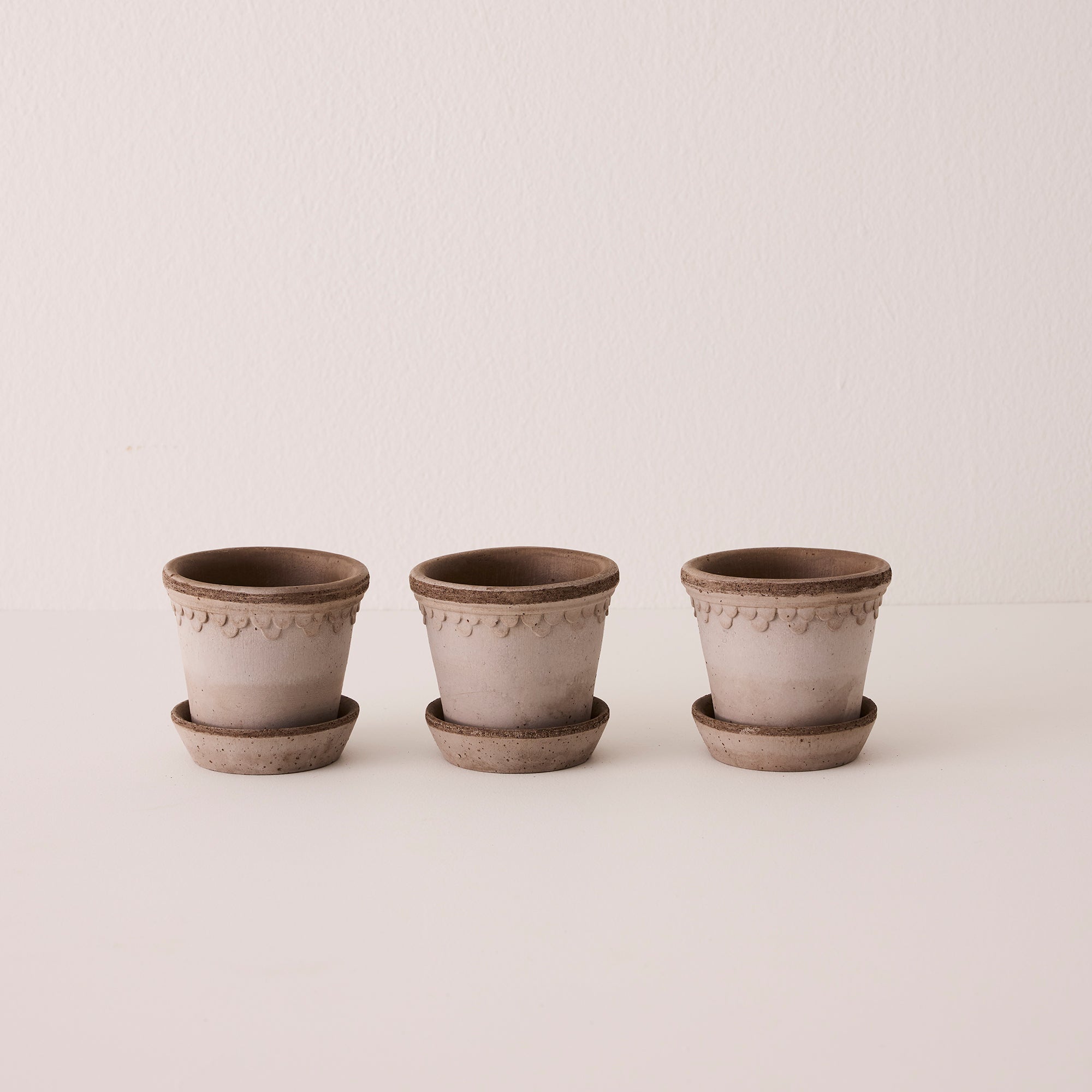 Goodee-Bergs Potter-Copenhagen Ø10 Planter & Saucer - Set of 3 - Color - Raw Grey