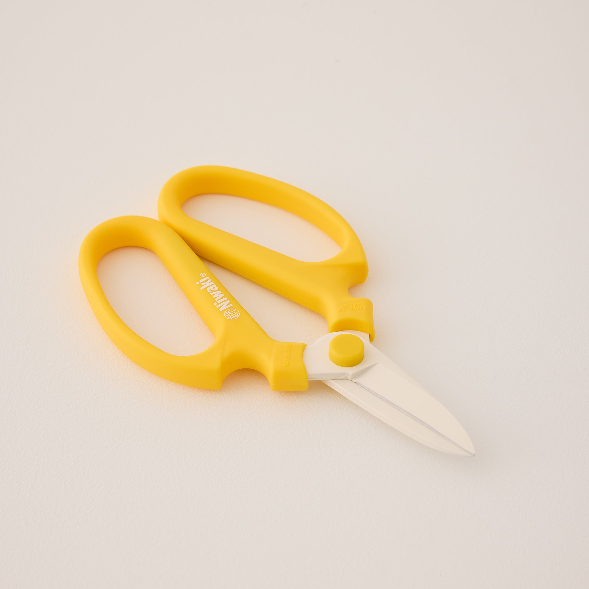 Goodee-Niwaki-Sakagen Flower Scissors - Color - Yellow