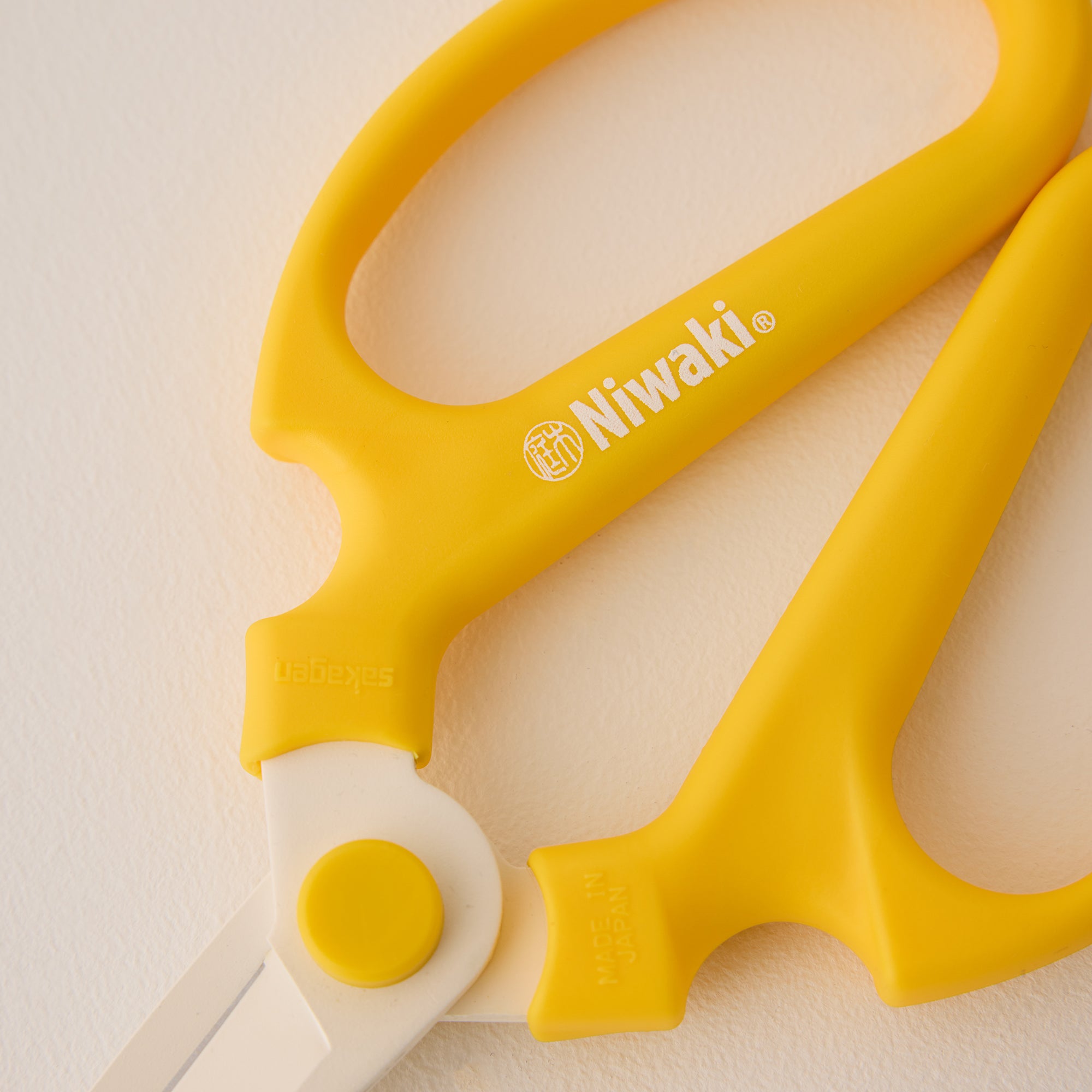Goodee-Niwaki-Sakagen Flower Scissors - Color - Yellow