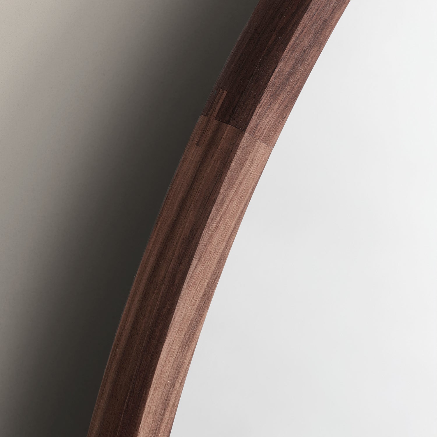 Goodee-Fredericia-Silhouette Round Mirror - Color - Walnut Oiled