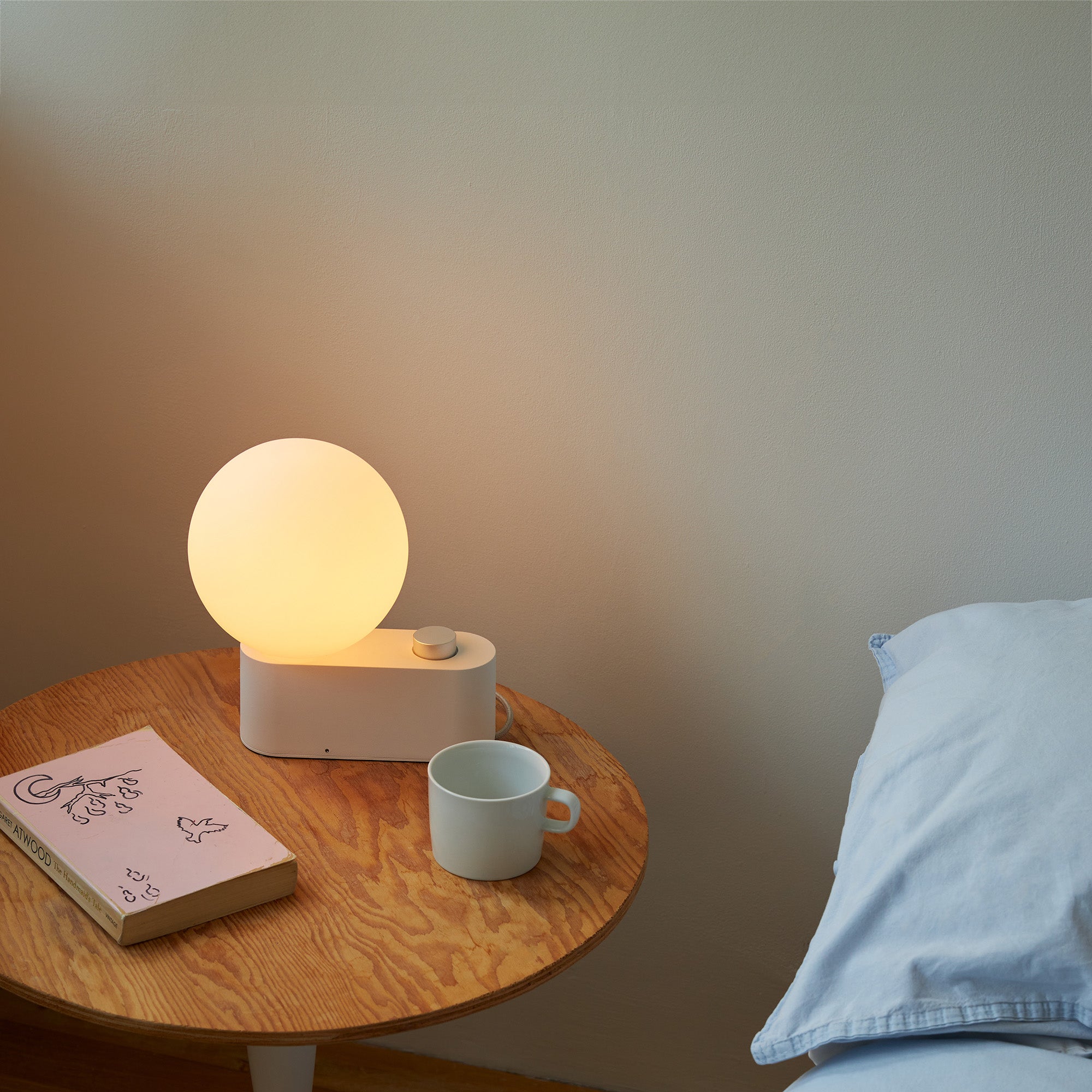 Goodee-Tala Alumina Table Lamp with Sphere IV - Color - Chalk