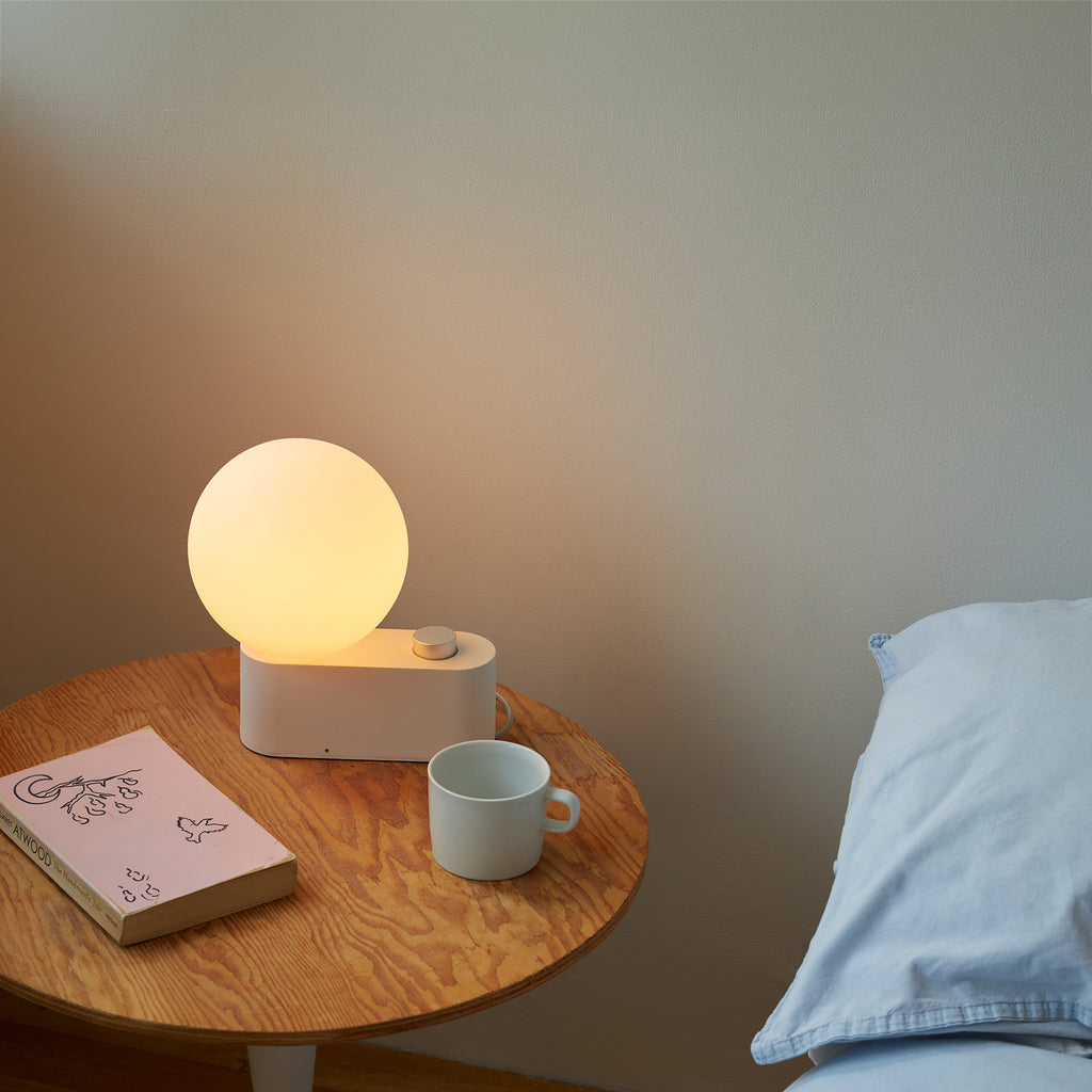 Goodee-Tala Lampe de table Alumina avec Sphère IV - Couleur - Craie