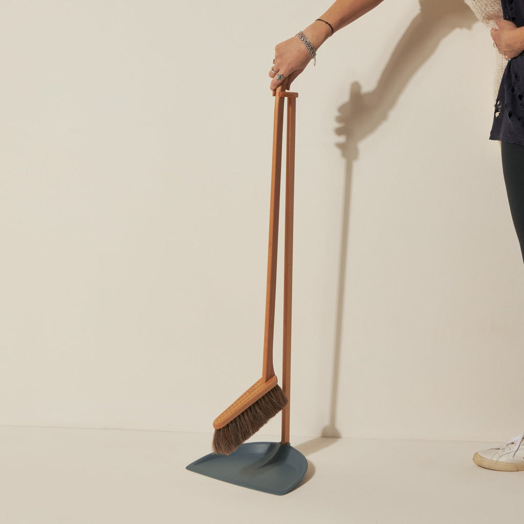 Goodee-Iris Hantverk-Long Handle Dustpan & Brush Set - Color - Blue