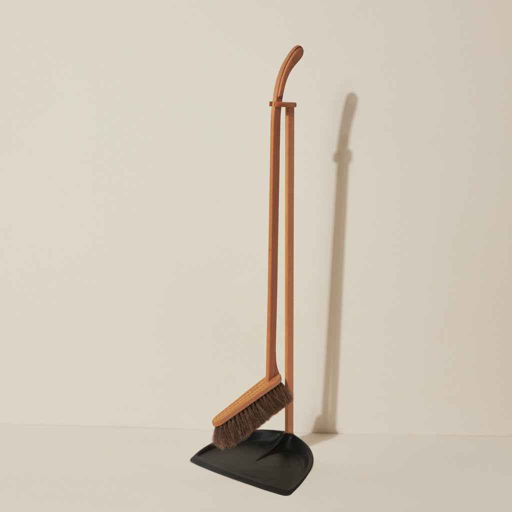 Goodee-Iris Hantverk-Long Handle Dustpan & Brush Set - Color - Black