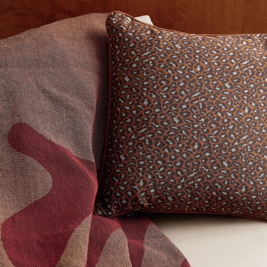 Goodee-Goodee-rPET Pillow - Couleur - Javan Leopard Amber Jacquard