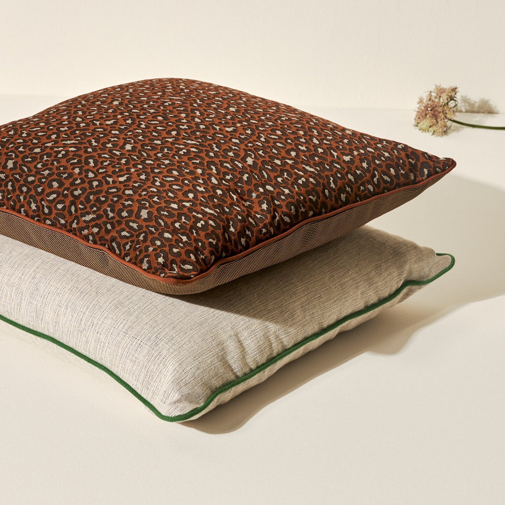 Goodee-Goodee-rPET Pillow - Couleur - Javan Leopard Amber Jacquard