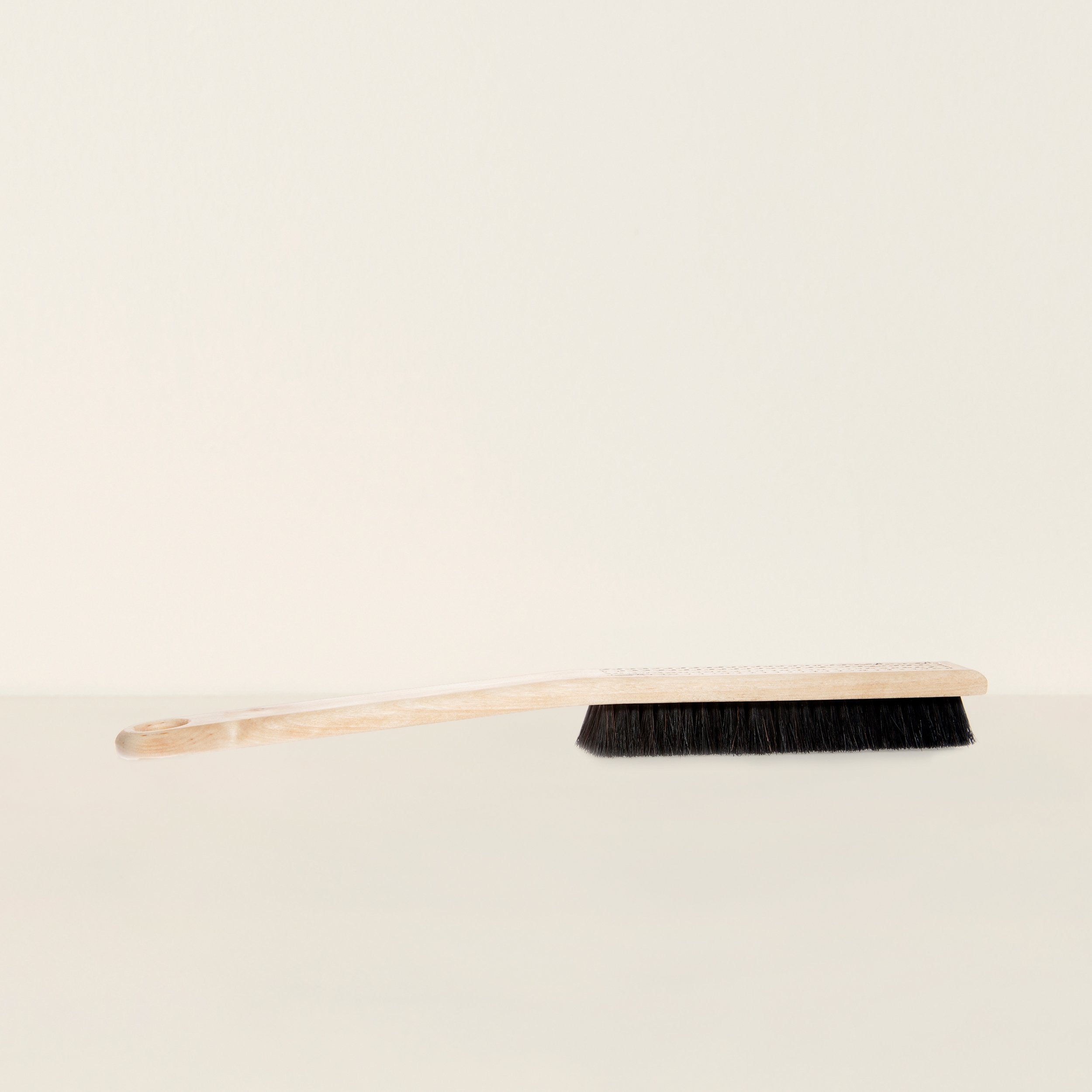 https://www.goodeeworld.com/cdn/shop/products/Goodee-Iris-Hantverk-Clothes-Brush-3.jpg?v=1632949197