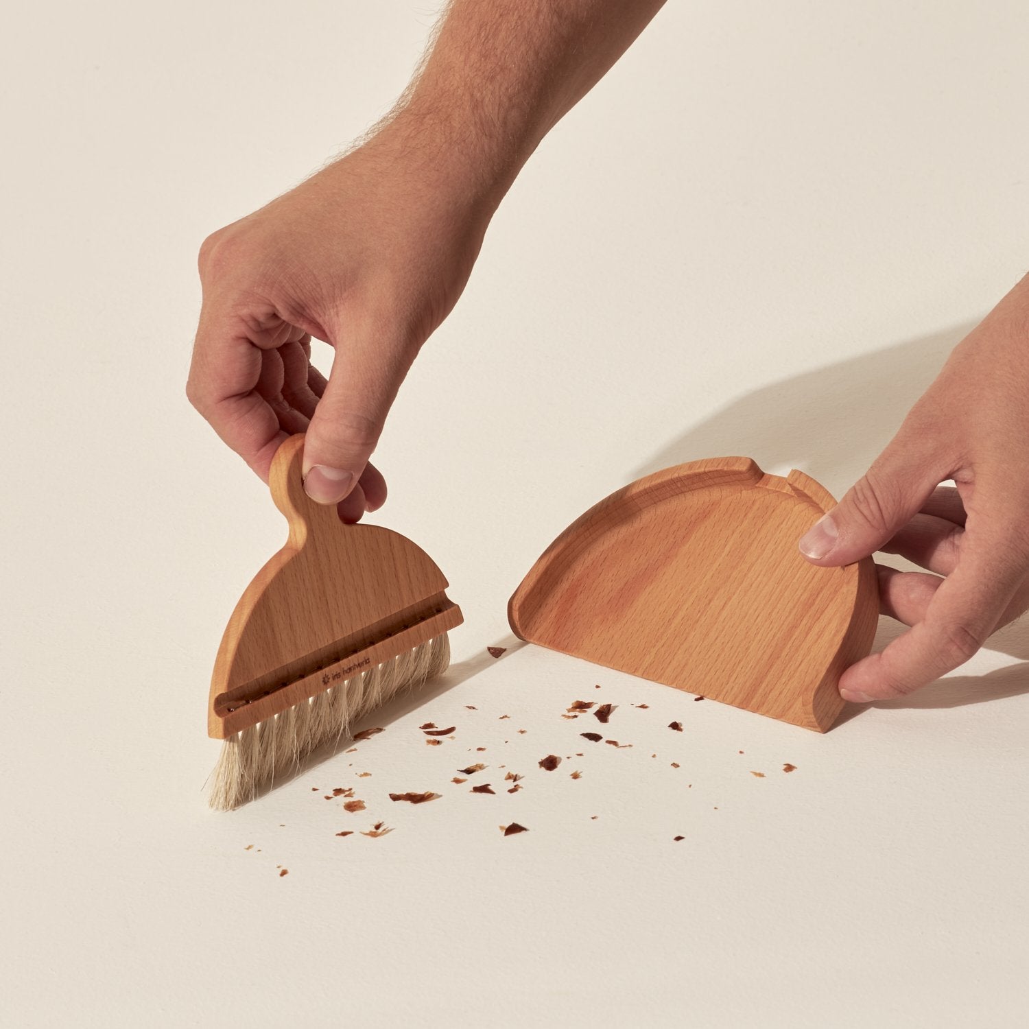 Goodee-Iris Hantverk-Table Brush Set