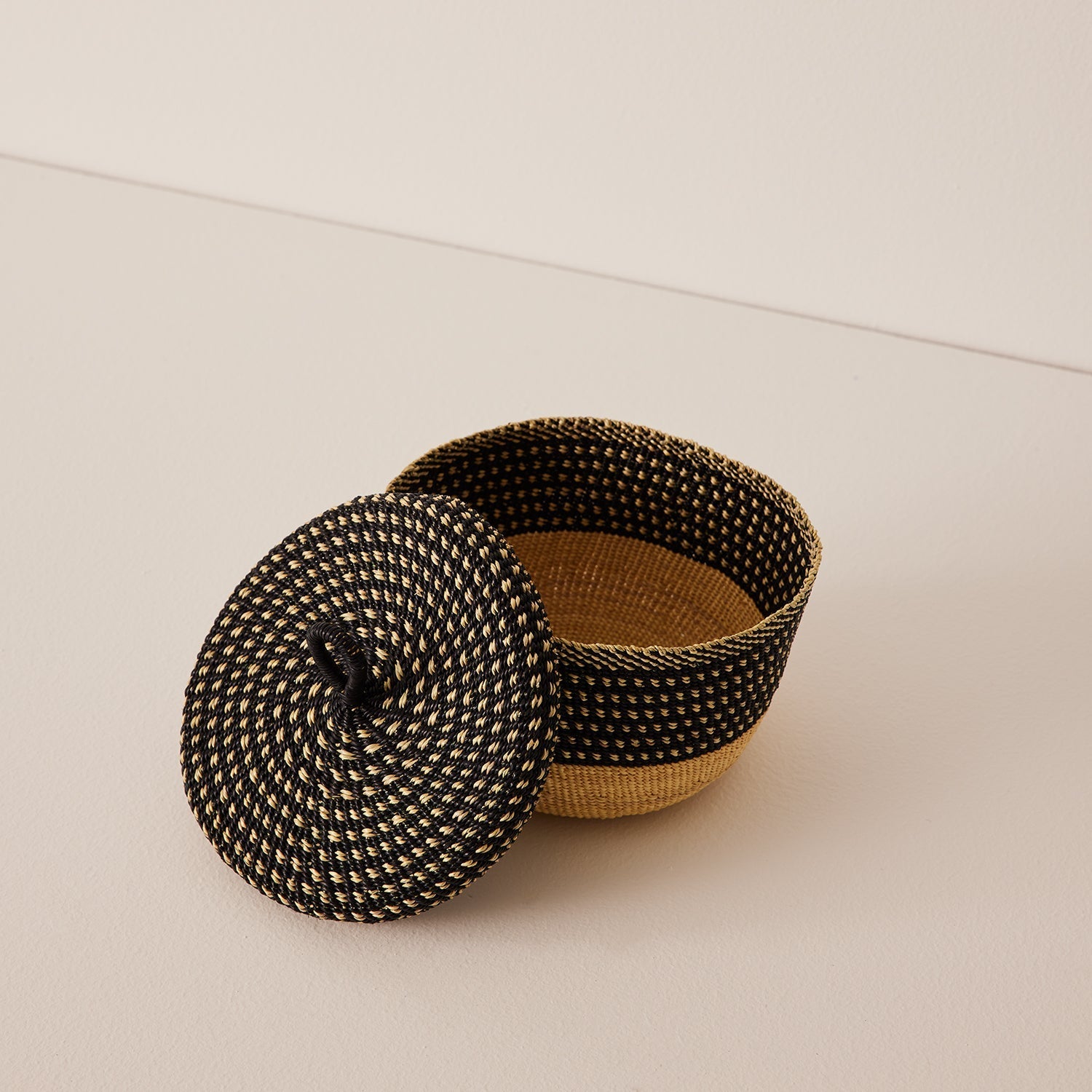 Goodee-Baba Tree-Small Banasco Basket With Lid - Color - Black & Natural